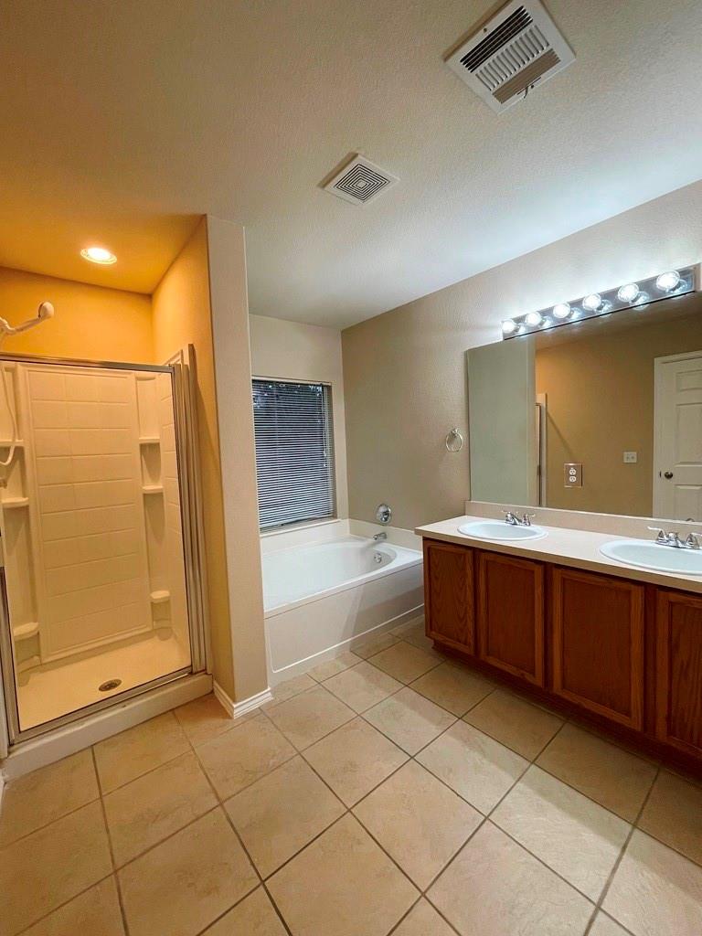 376 Spruce Dr, Kyle, TX 78640