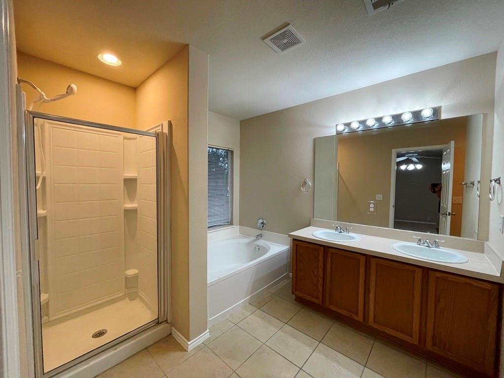 376 Spruce Dr, Kyle, TX 78640