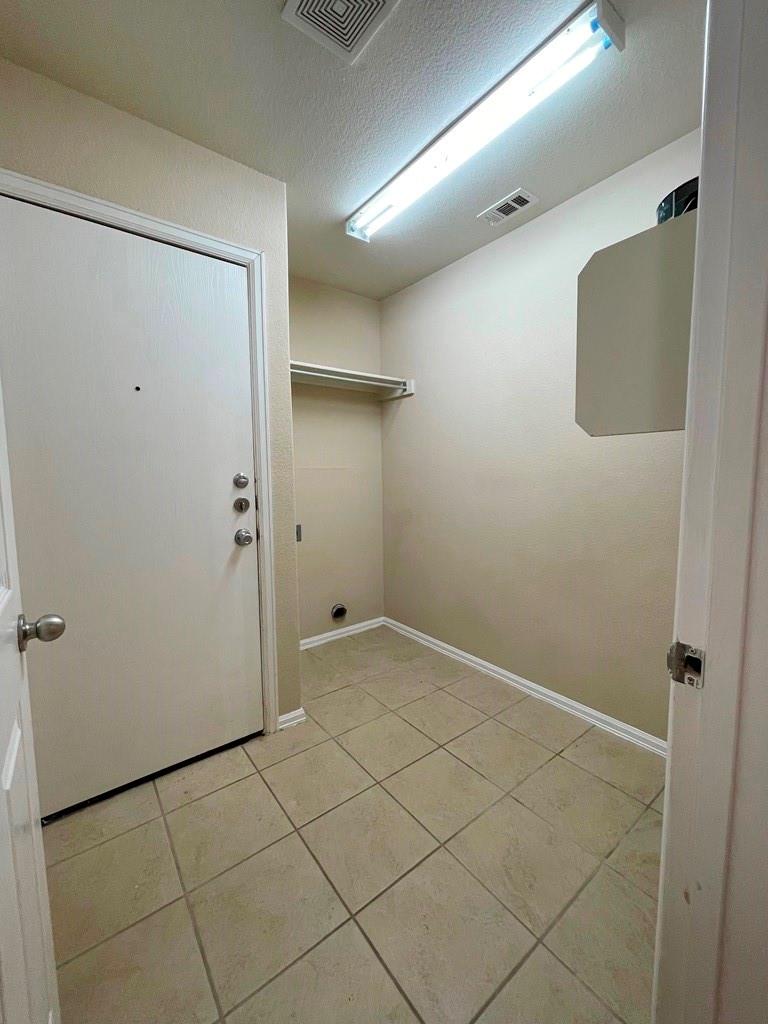 376 Spruce Dr, Kyle, TX 78640