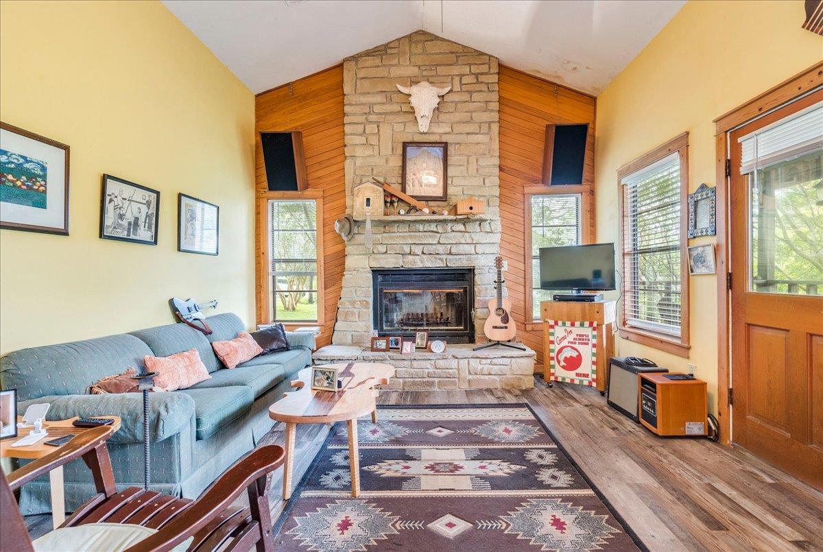 921 Peggys Cv, Kyle, TX 78640