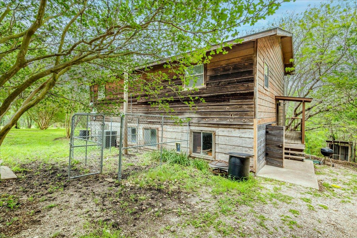 921 Peggys Cv, Kyle, TX 78640