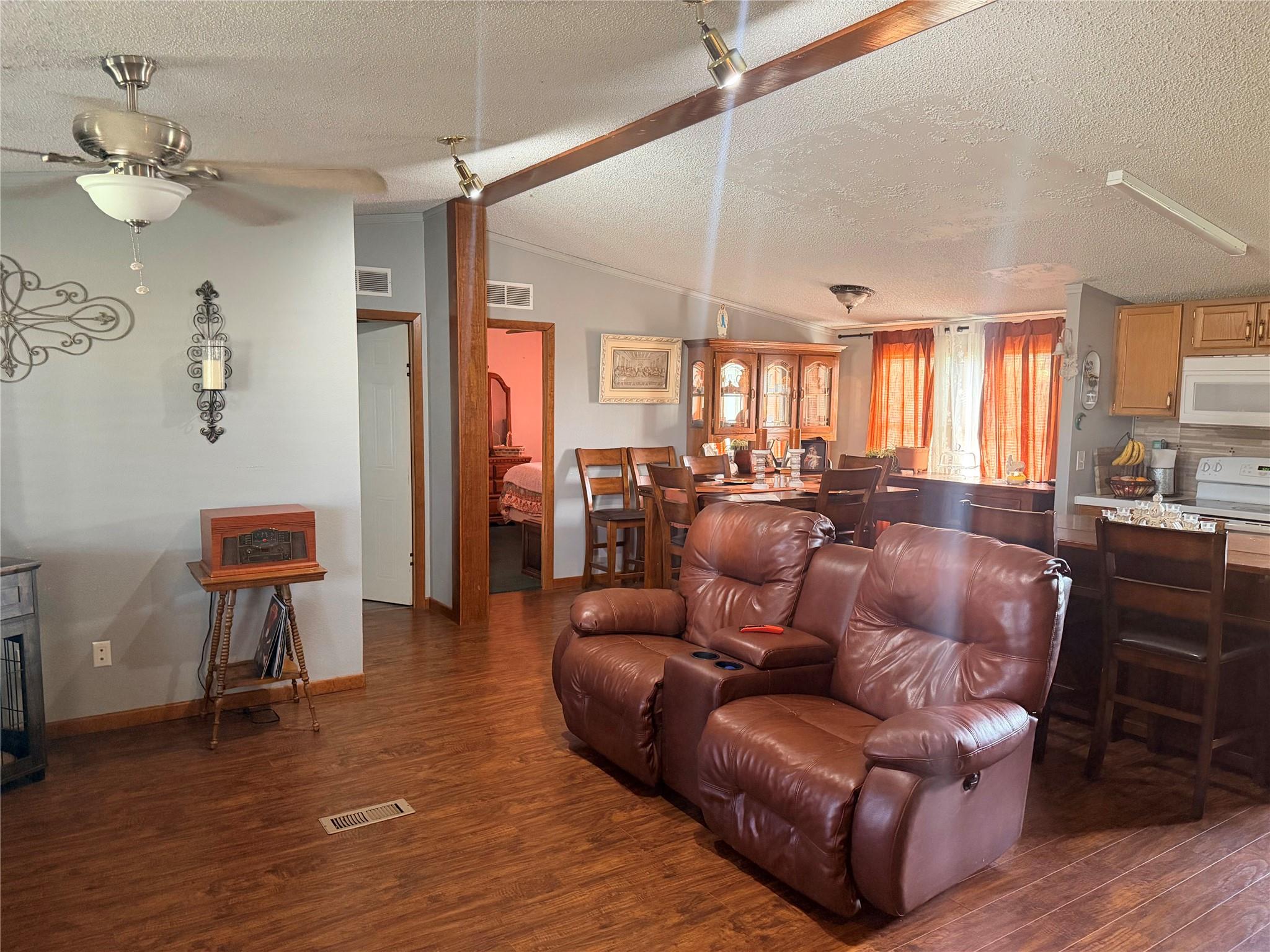 1766 Fm 2104, Paige, TX 78659