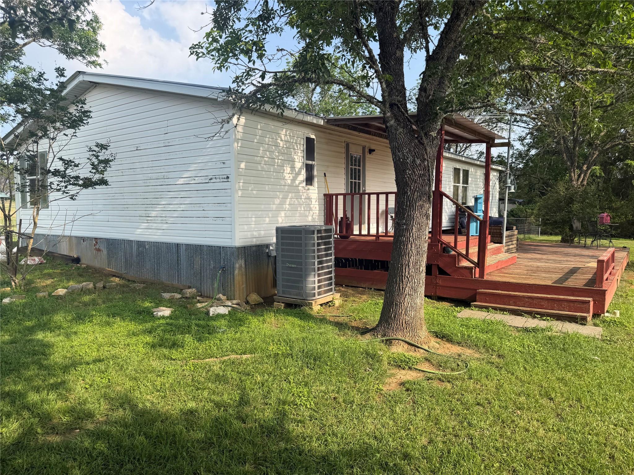 1766 Fm 2104, Paige, TX 78659