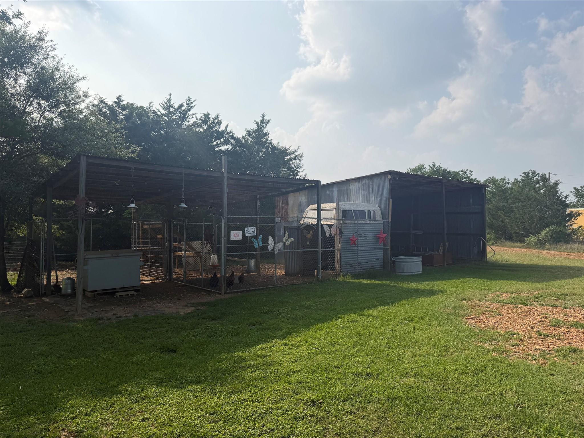 1766 Fm 2104, Paige, TX 78659