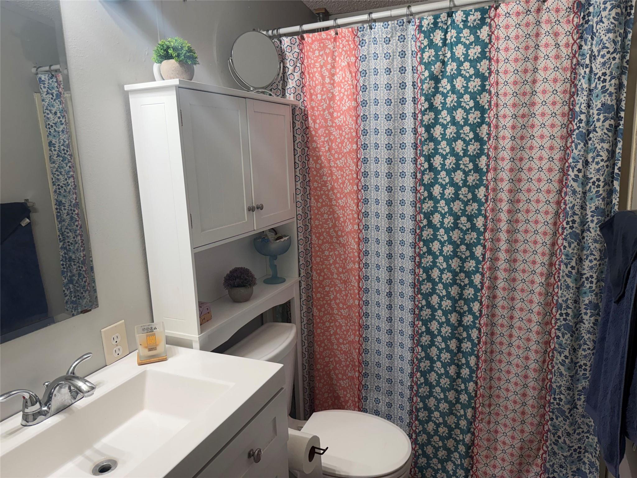 1766 Fm 2104, Paige, TX 78659