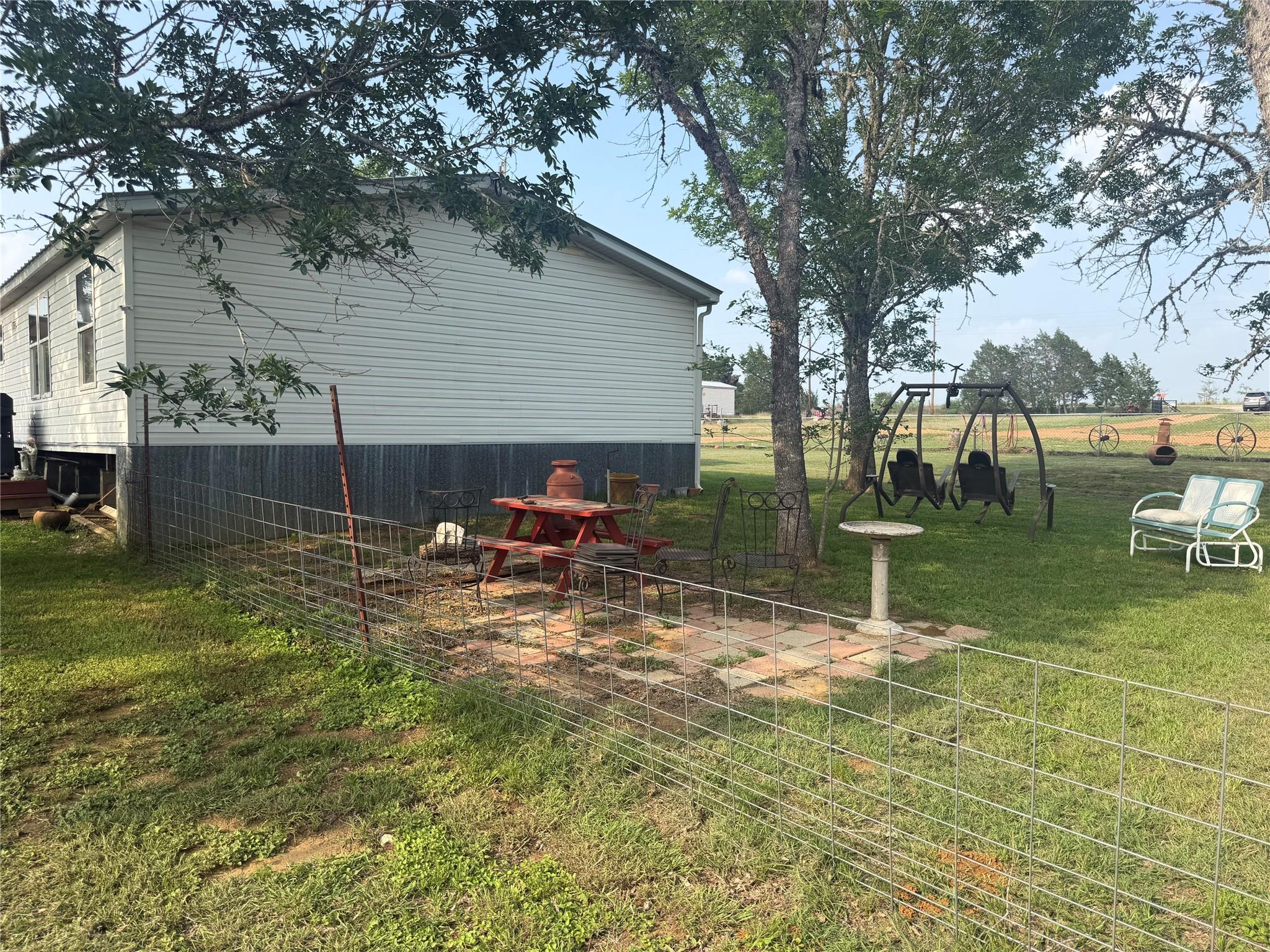 1766 Fm 2104, Paige, TX 78659