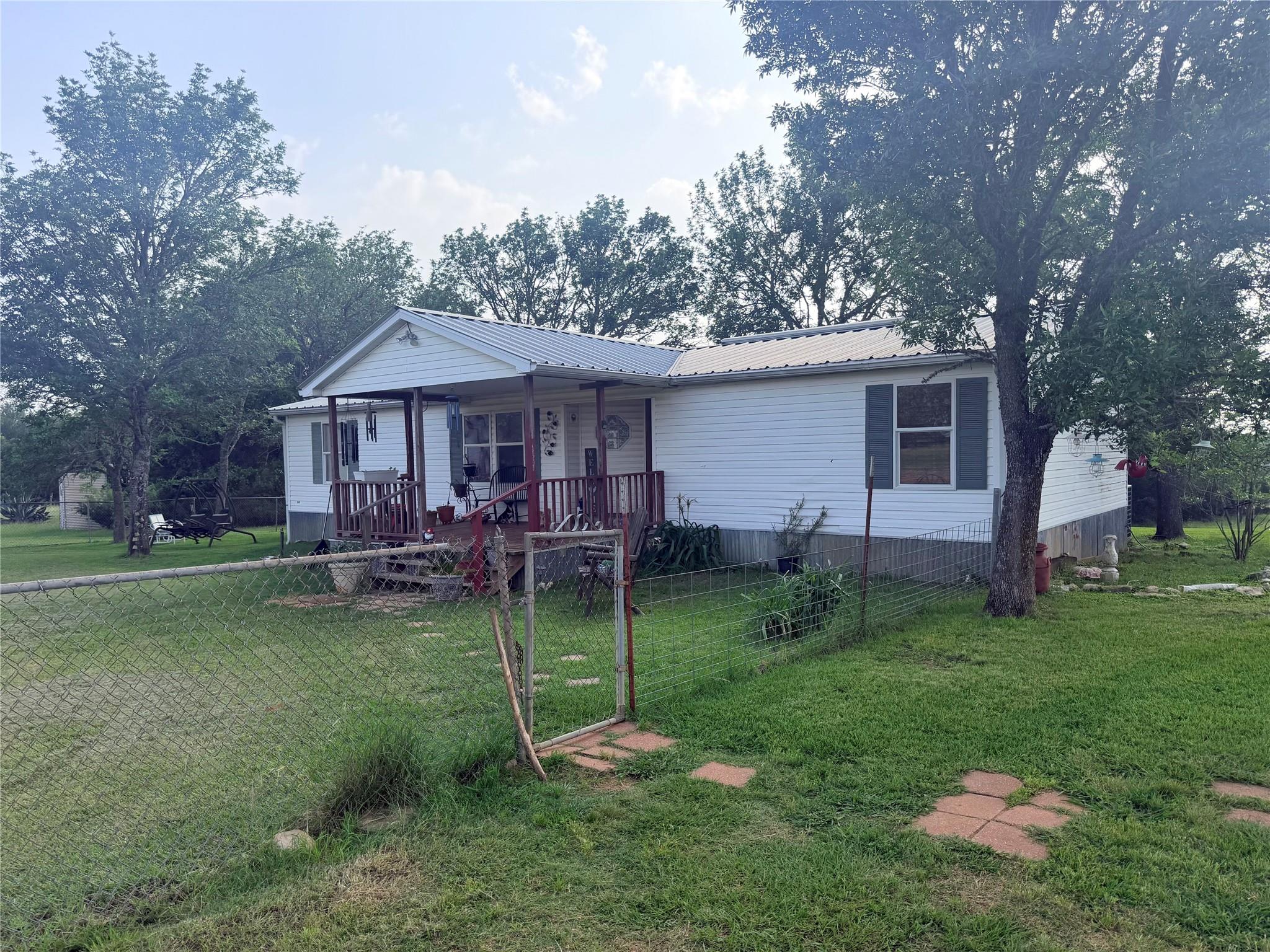 1766 Fm 2104, Paige, TX 78659