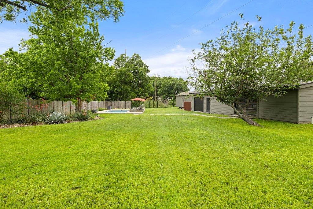 302 Schramm Rd, Granger, TX 76530