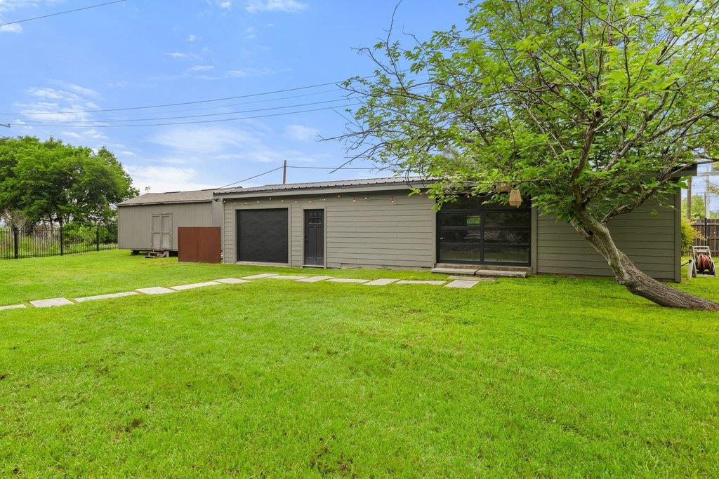 302 Schramm Rd, Granger, TX 76530
