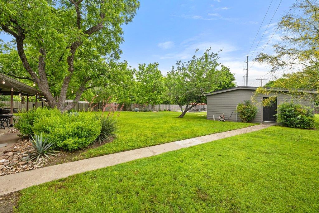 302 Schramm Rd, Granger, TX 76530