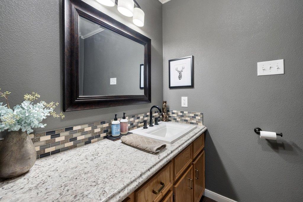 302 Schramm Rd, Granger, TX 76530