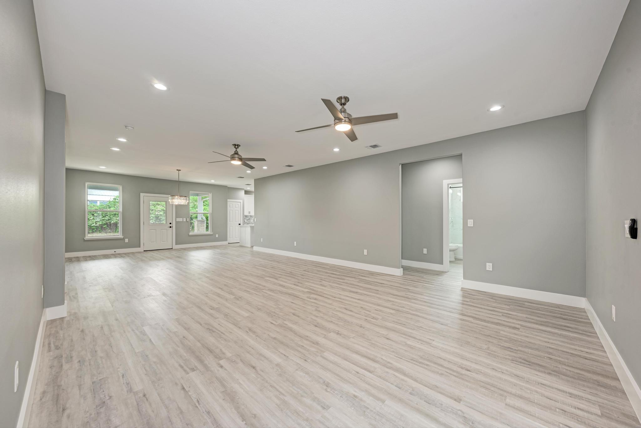 125 Comanche Dr, Paige, TX 78659