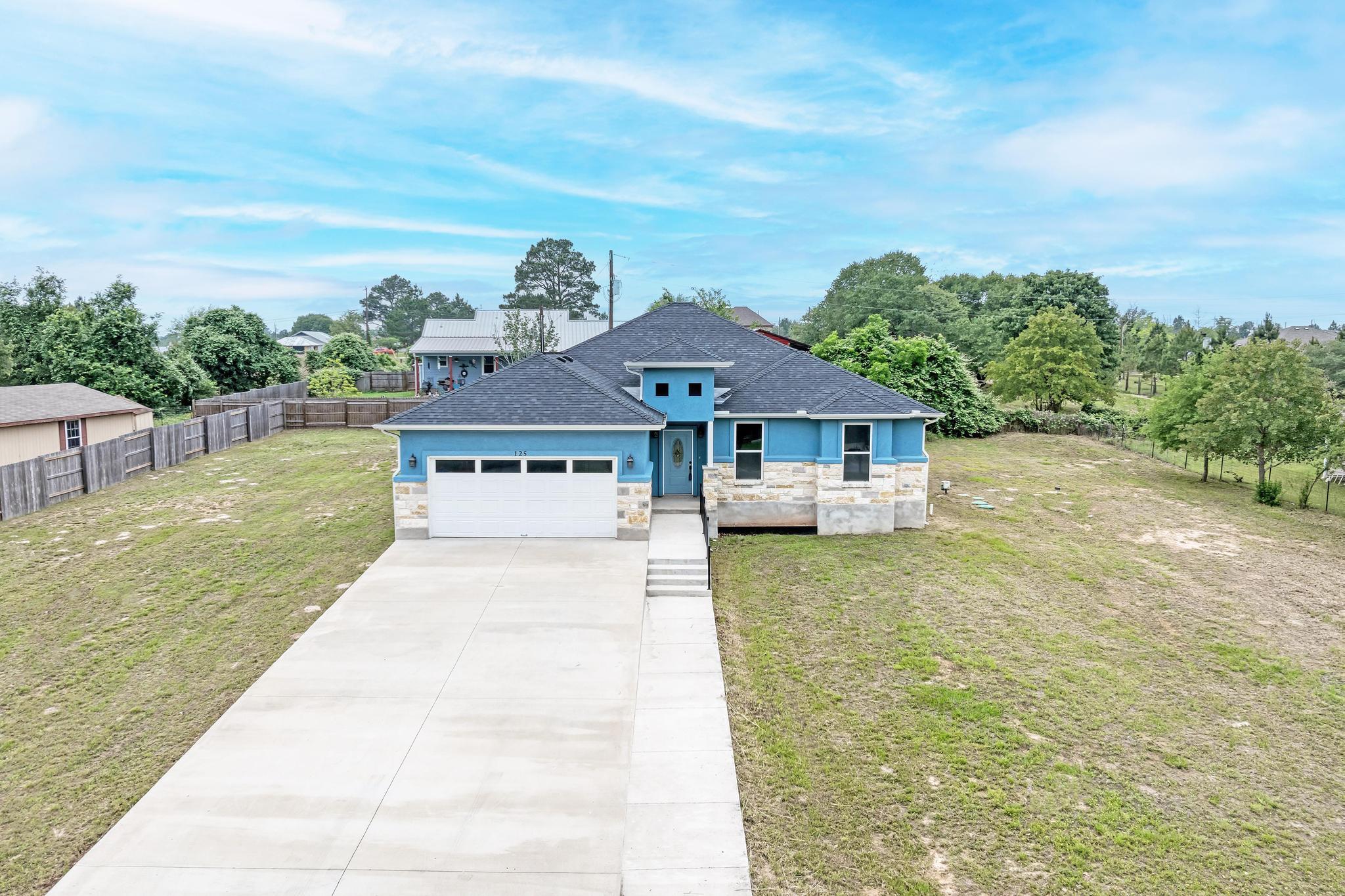 125 Comanche Dr, Paige, TX 78659