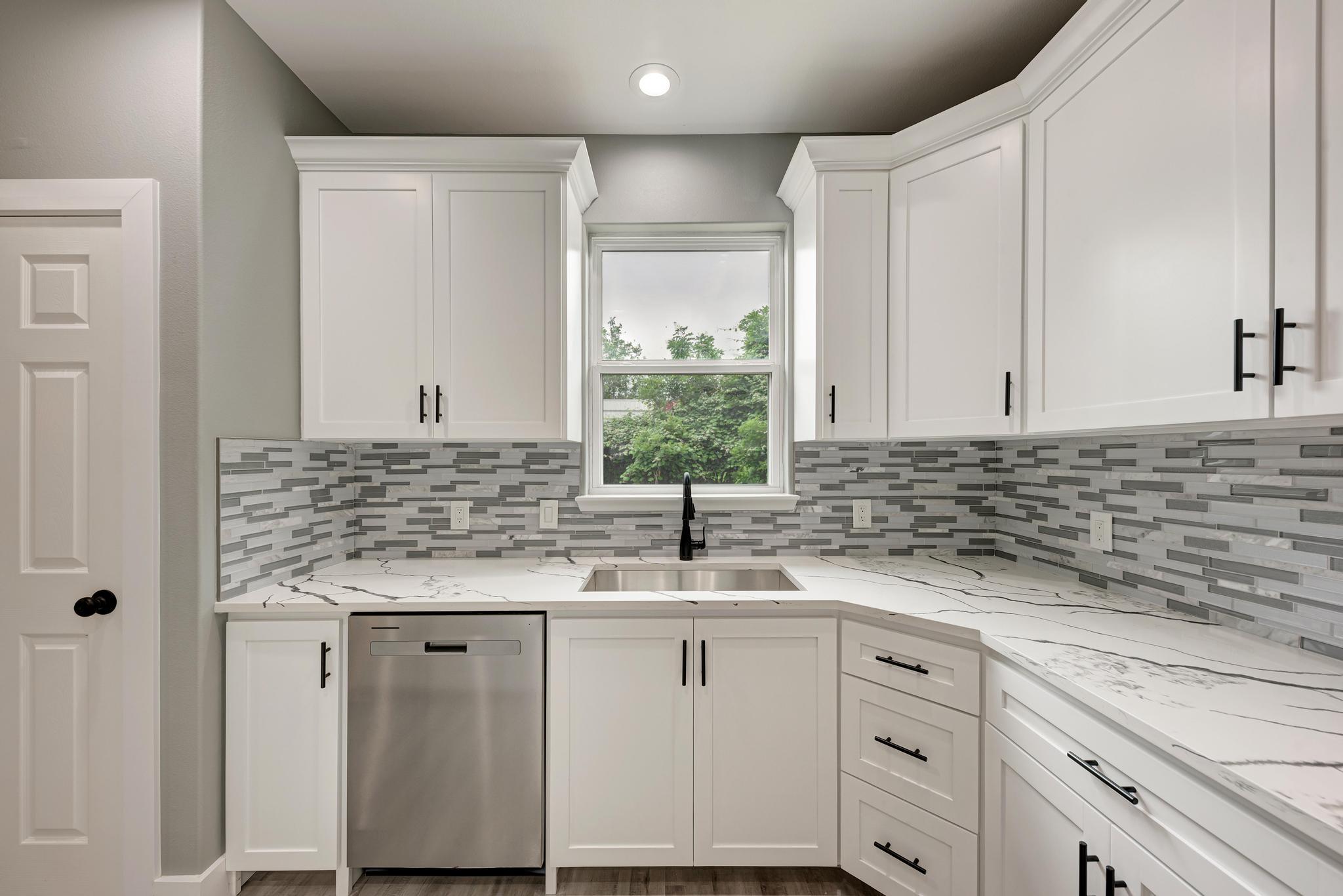 125 Comanche Dr, Paige, TX 78659