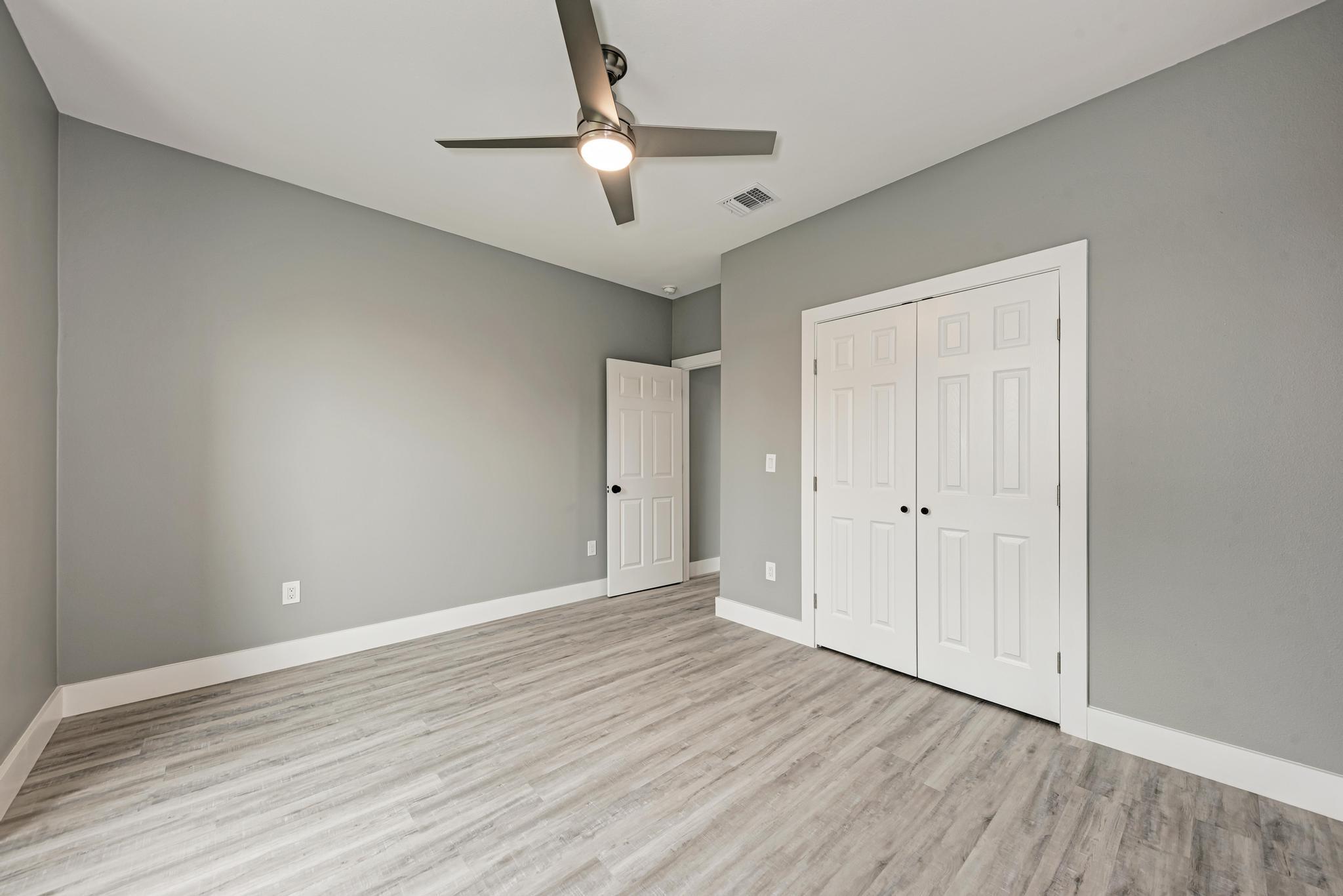 125 Comanche Dr, Paige, TX 78659