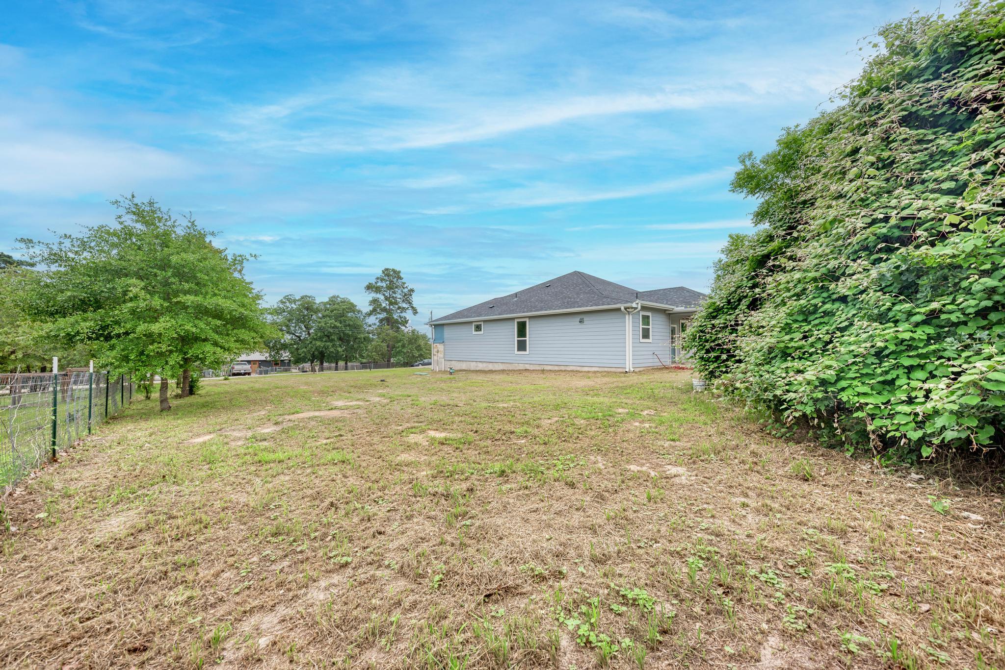 125 Comanche Dr, Paige, TX 78659