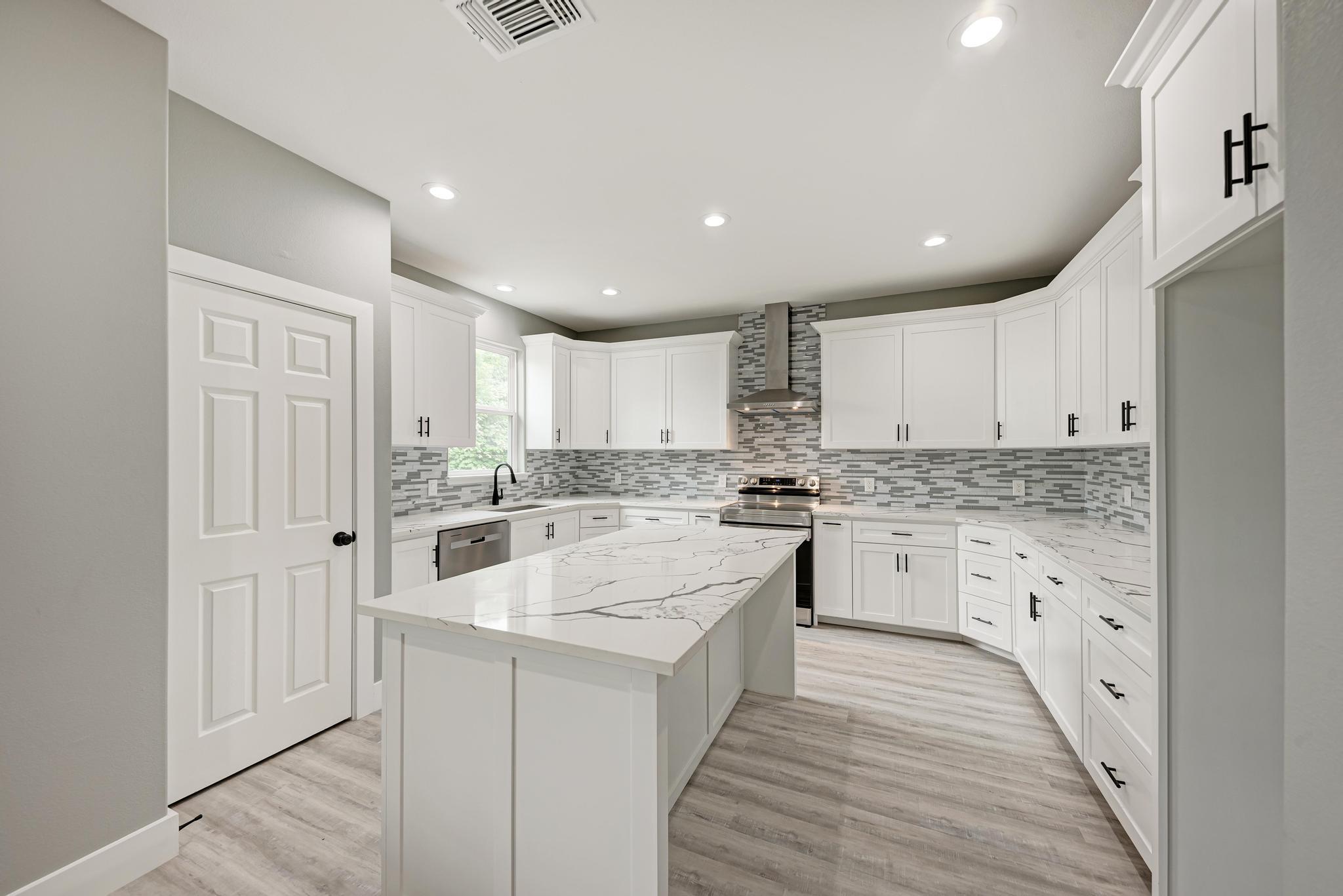 125 Comanche Dr, Paige, TX 78659