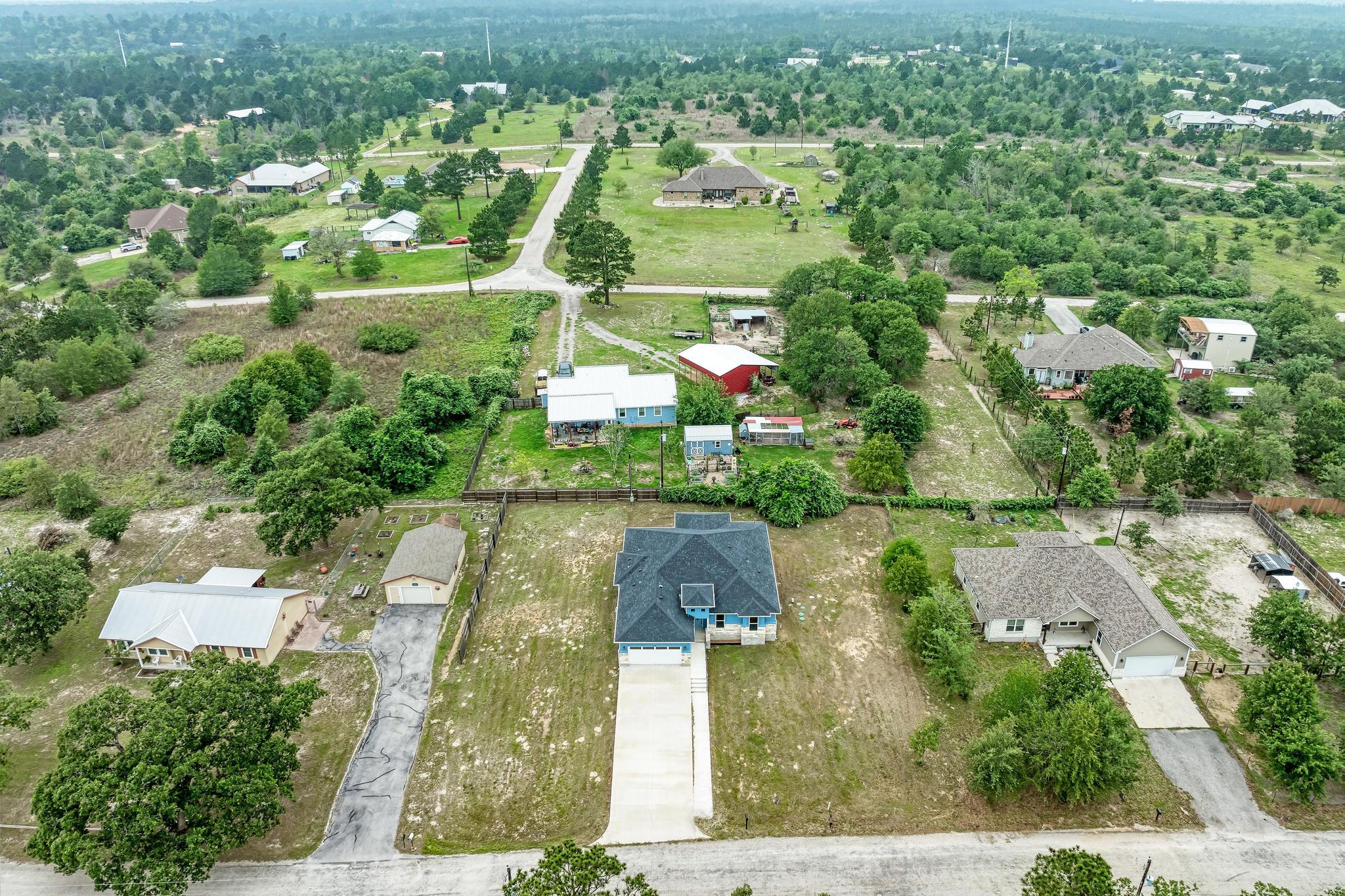 125 Comanche Dr, Paige, TX 78659