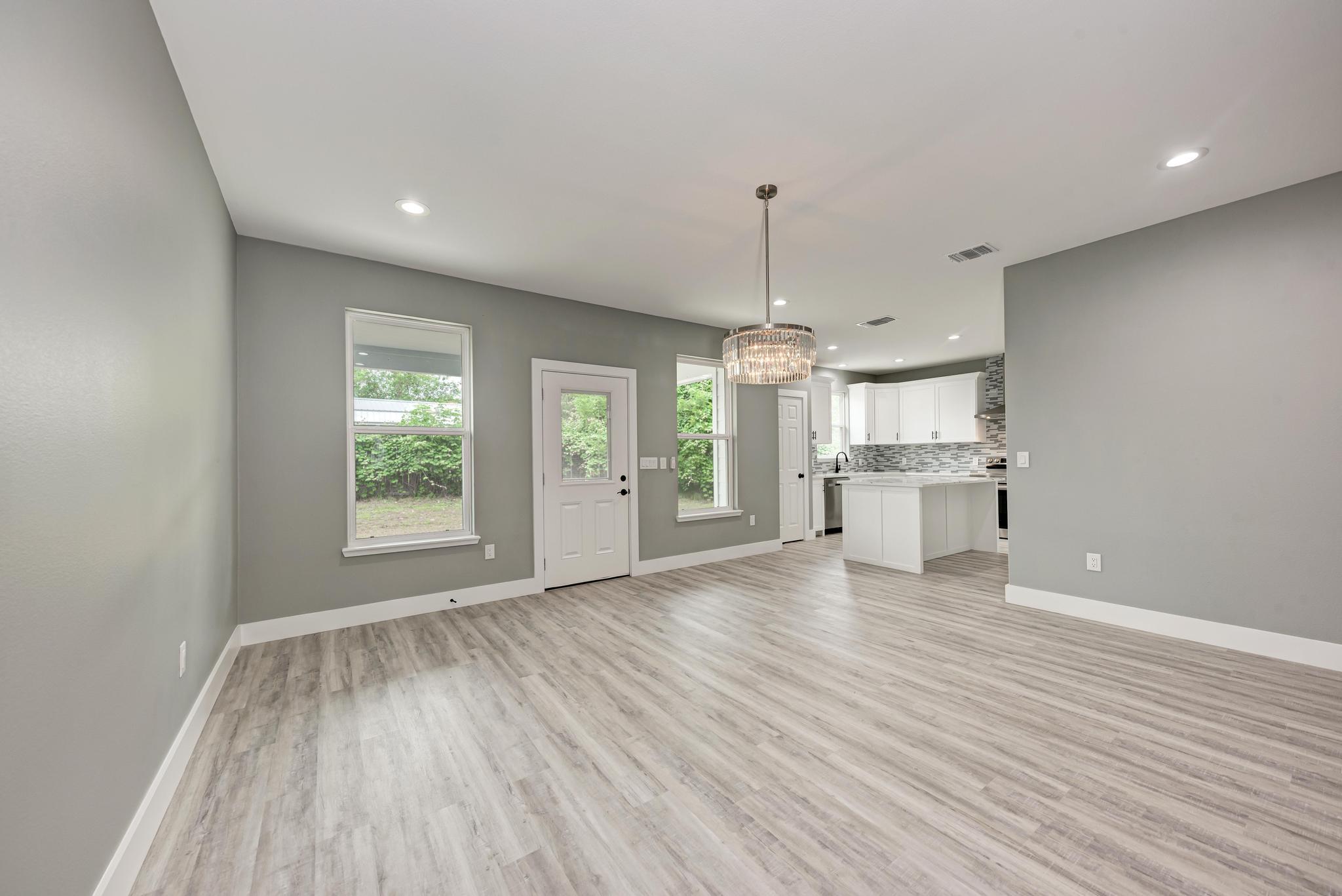 125 Comanche Dr, Paige, TX 78659