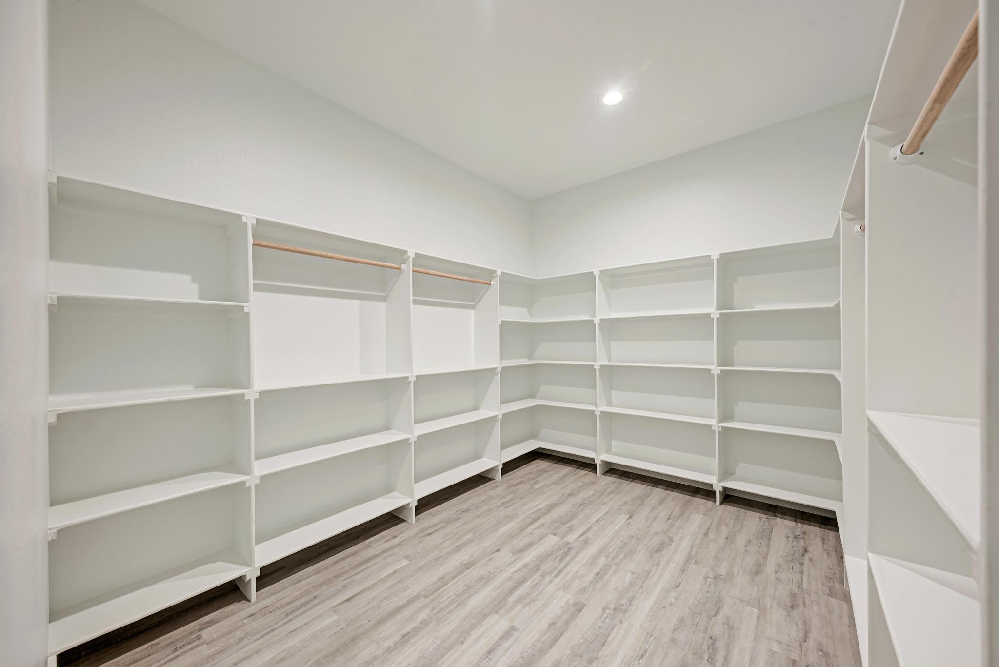 125 Comanche Dr, Paige, TX 78659