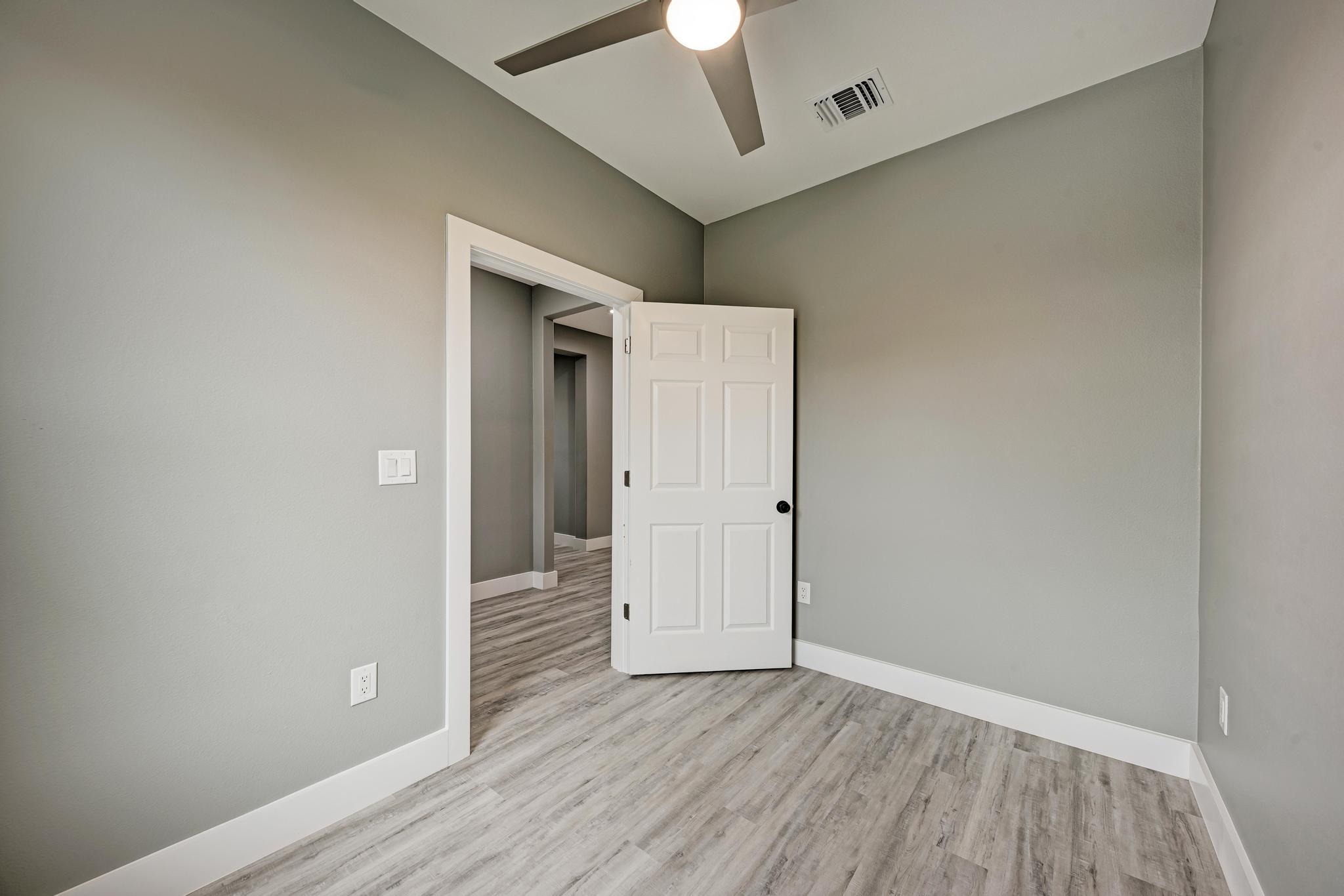 125 Comanche Dr, Paige, TX 78659