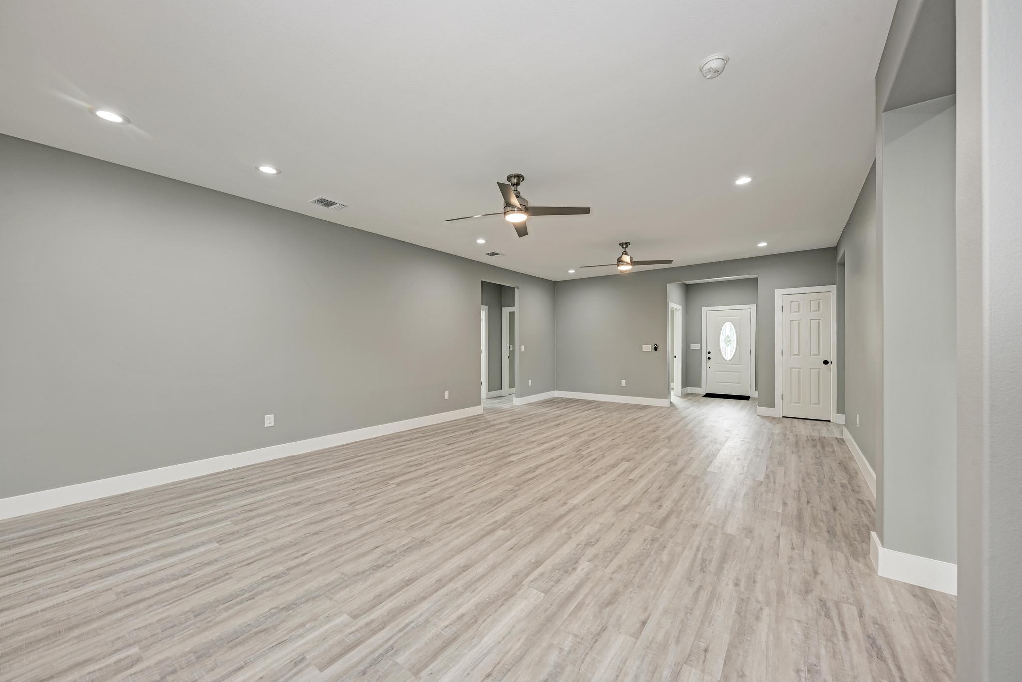 125 Comanche Dr, Paige, TX 78659