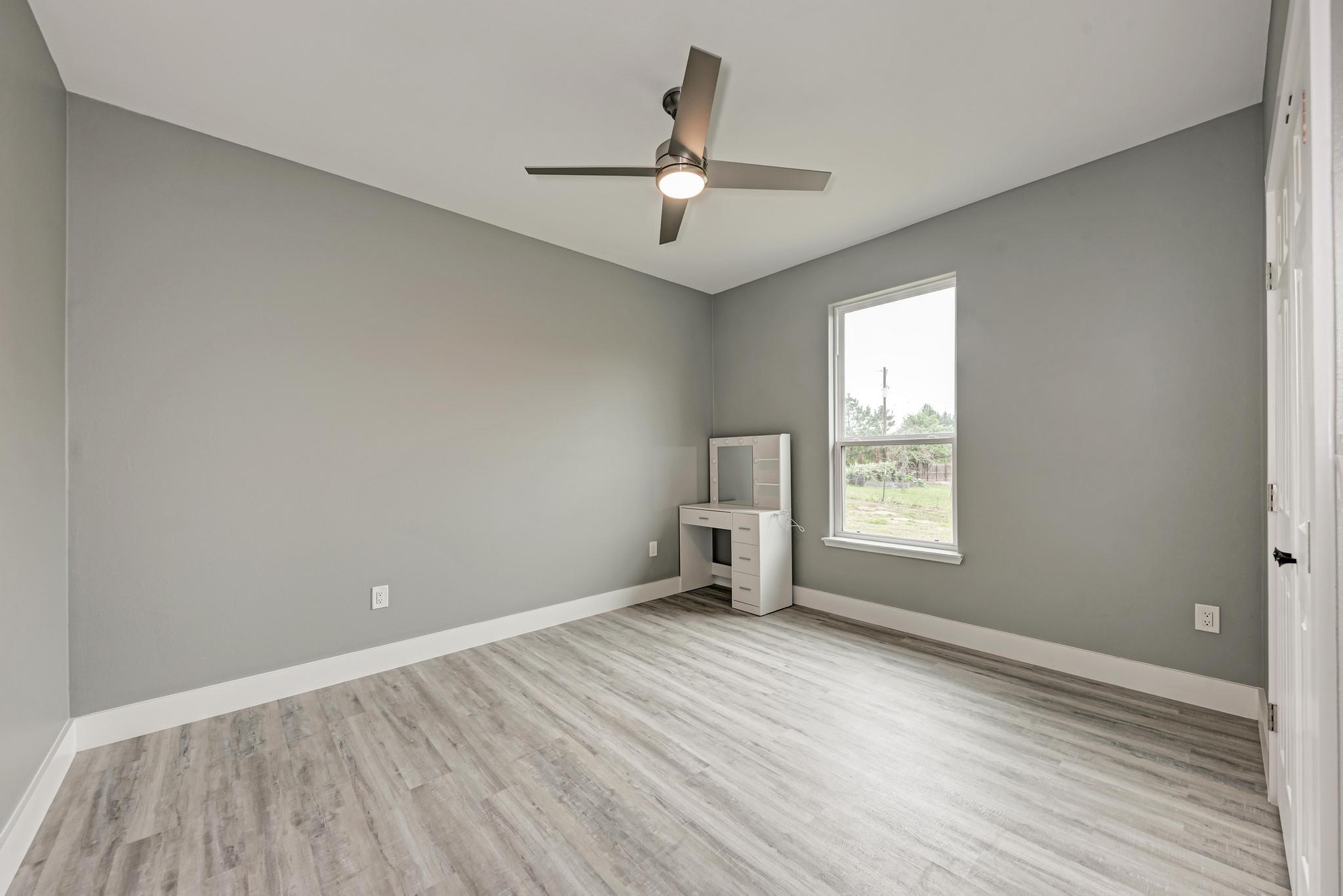 125 Comanche Dr, Paige, TX 78659