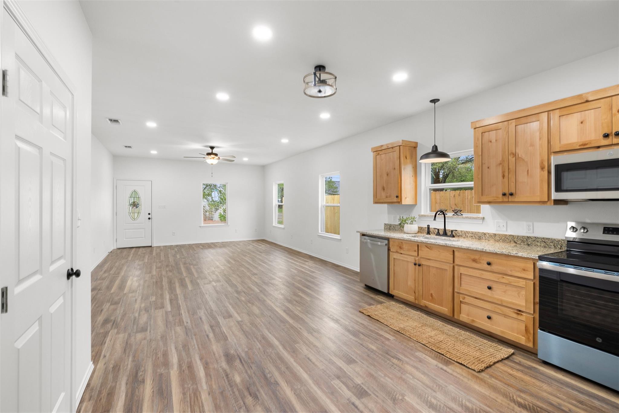 1110 Caldwell, Lexington, TX 78947