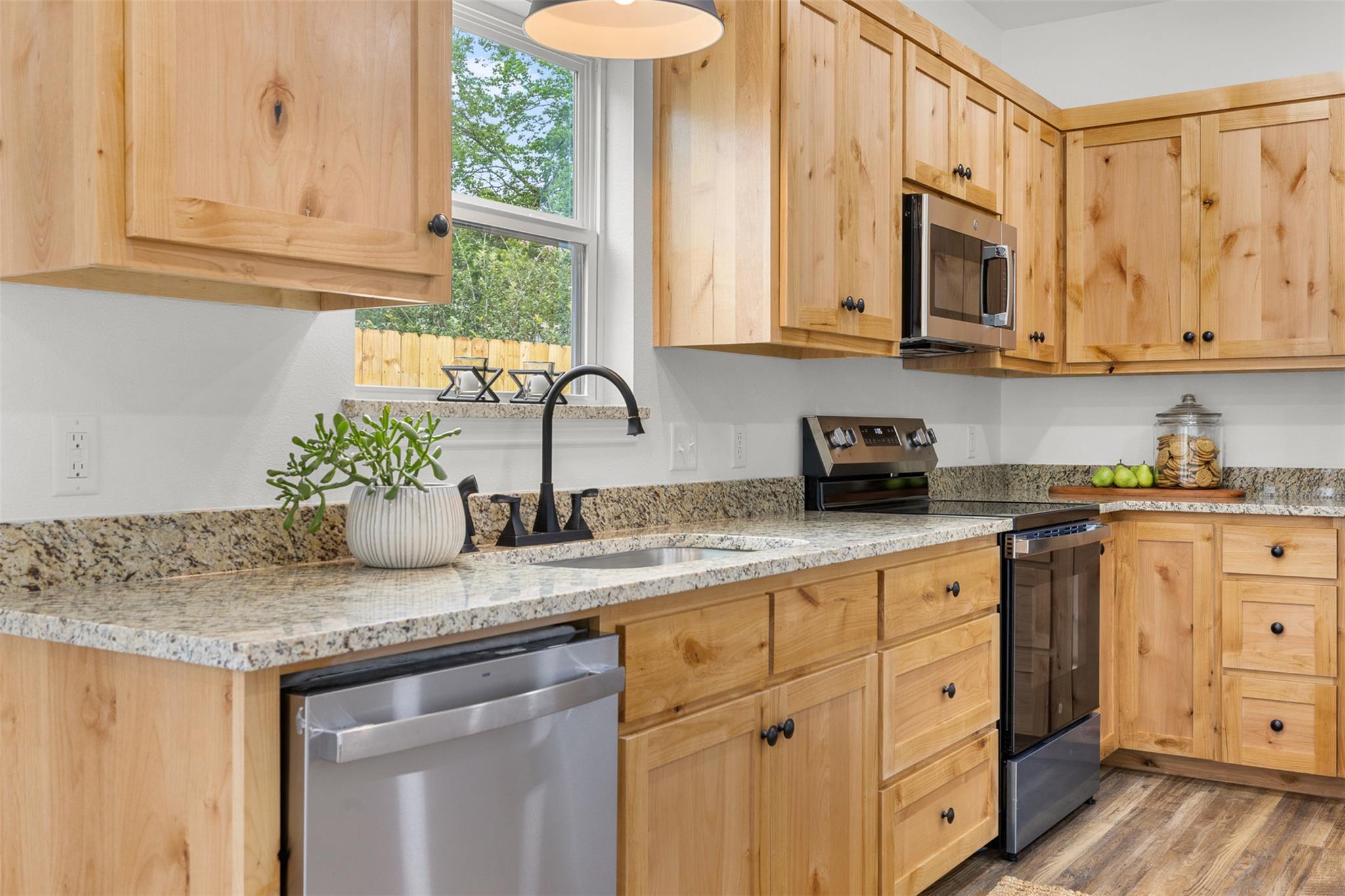 1110 Caldwell, Lexington, TX 78947