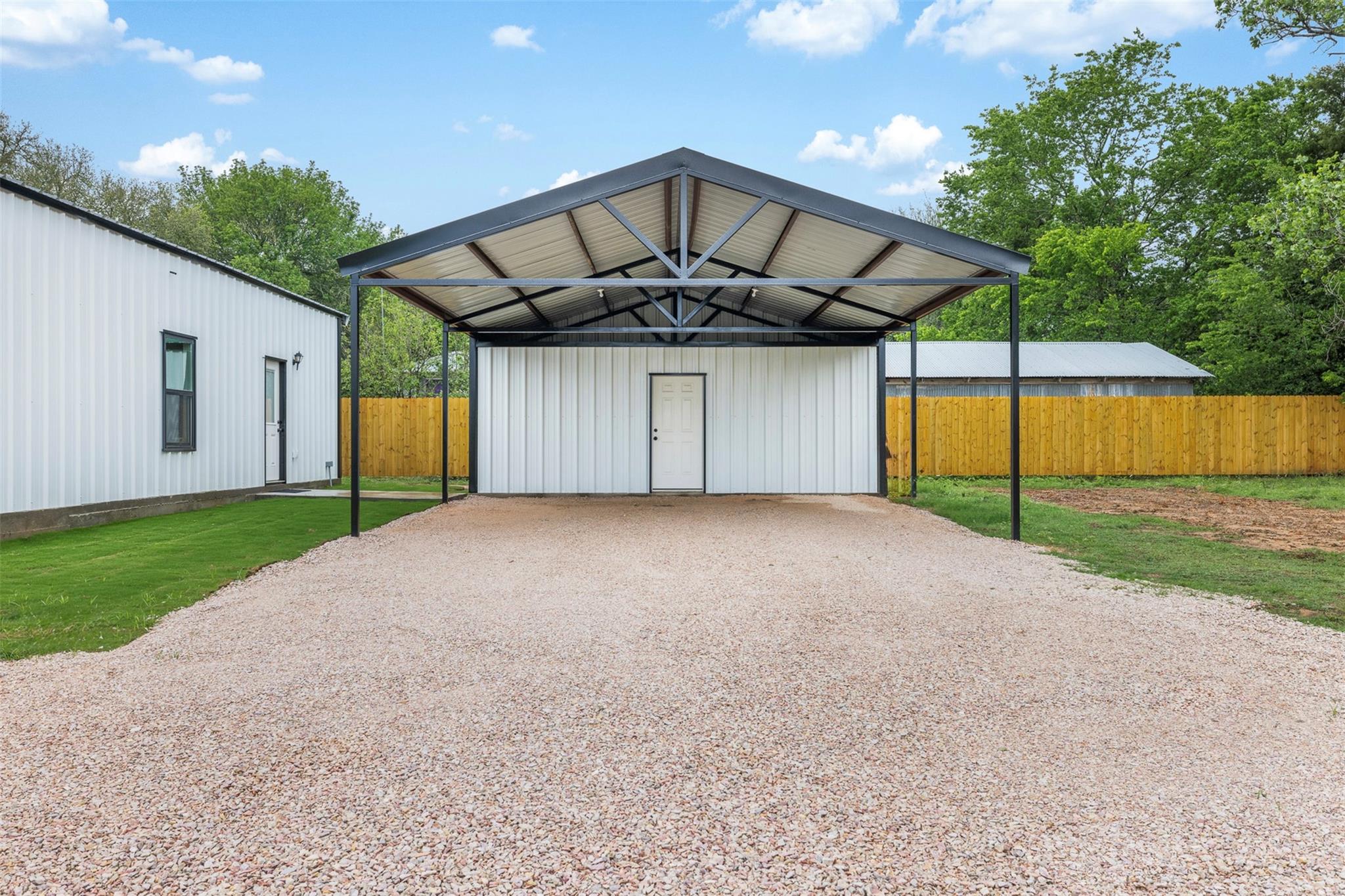 1110 Caldwell, Lexington, TX 78947