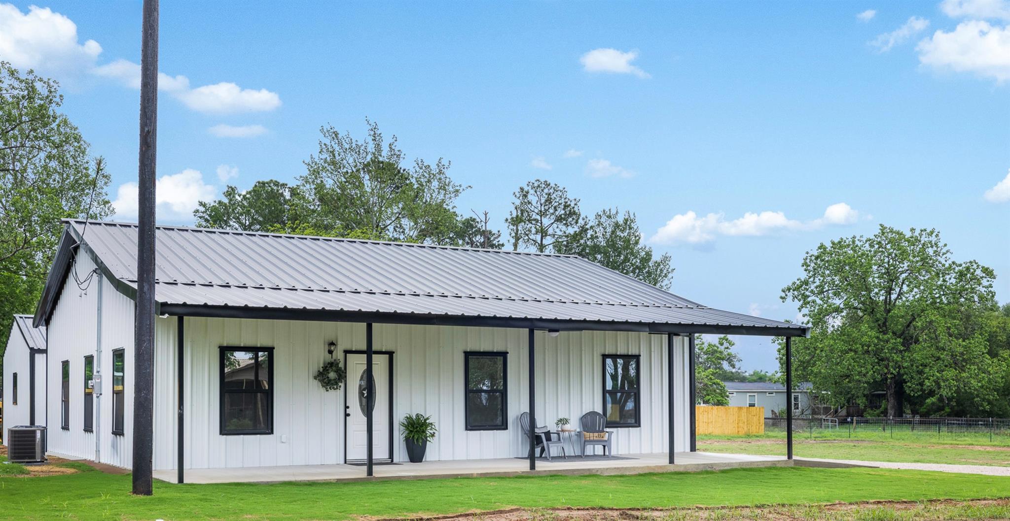 1110 Caldwell, Lexington, TX 78947