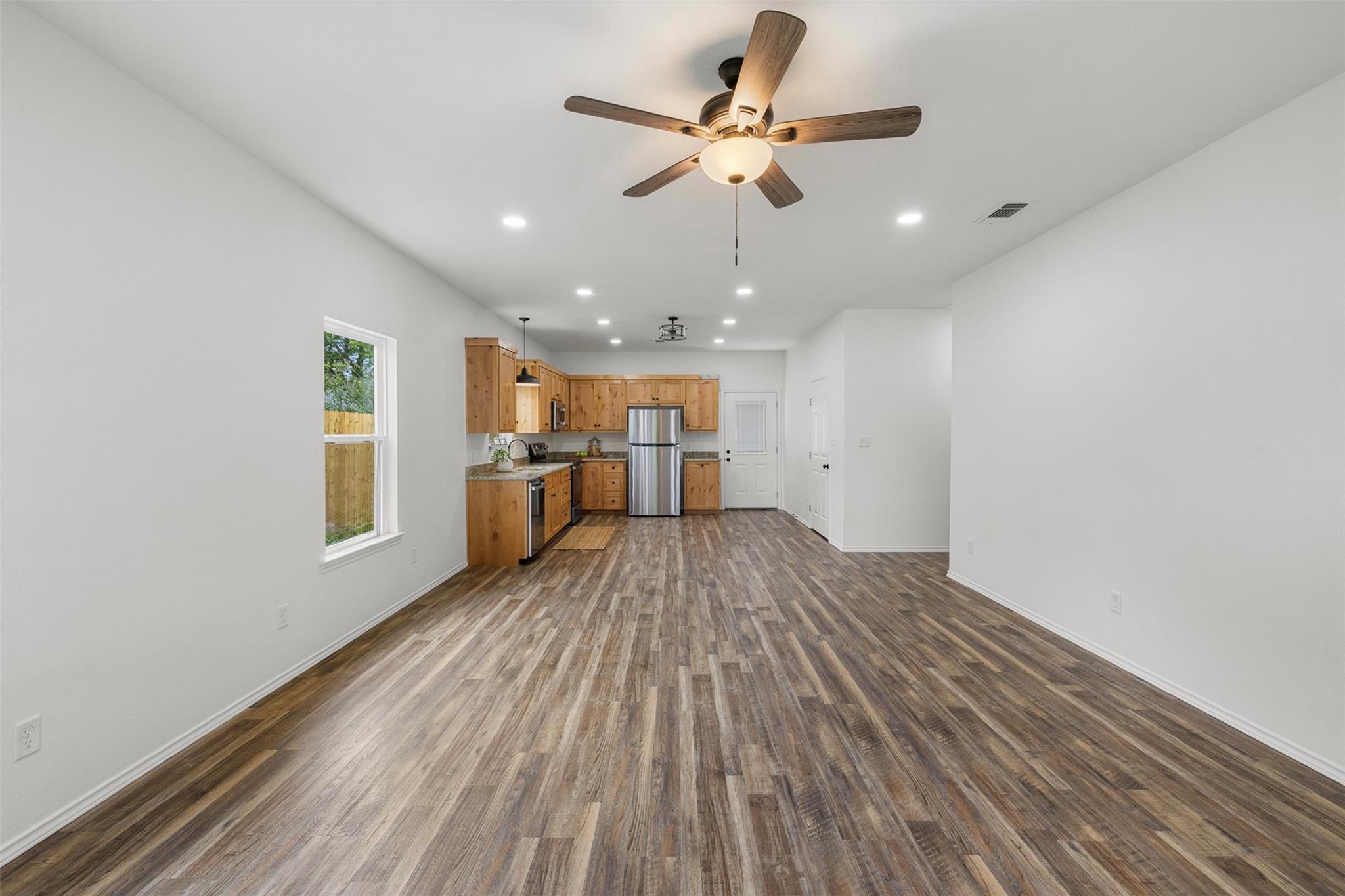 1110 Caldwell, Lexington, TX 78947