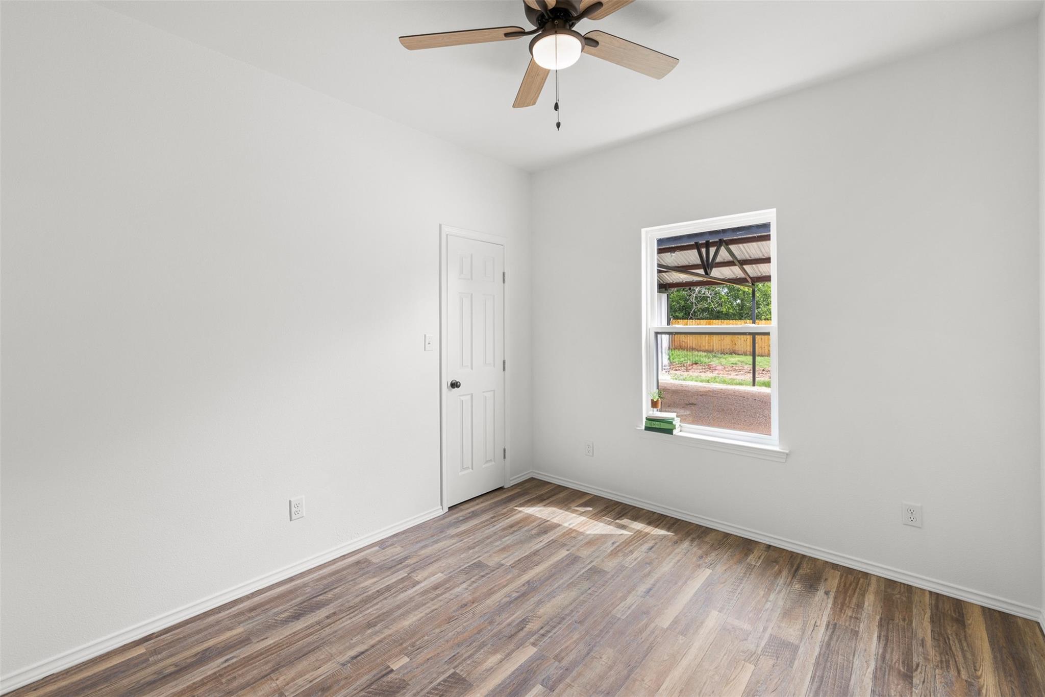 1110 Caldwell, Lexington, TX 78947