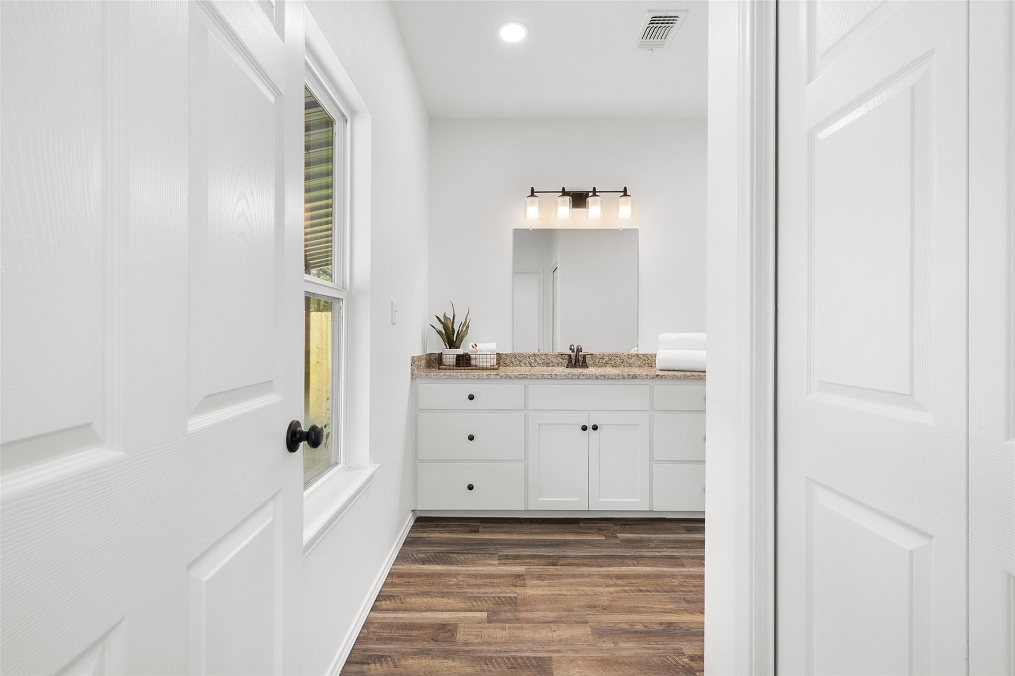 1110 Caldwell, Lexington, TX 78947