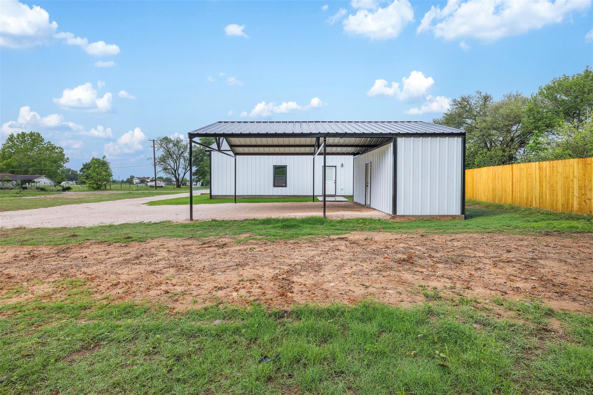 1110 Caldwell, Lexington, TX 78947