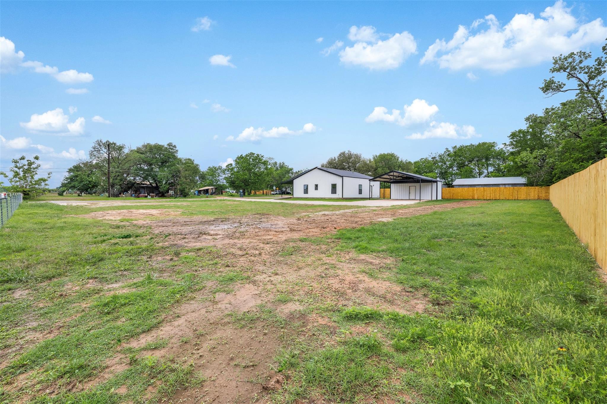 1110 Caldwell, Lexington, TX 78947