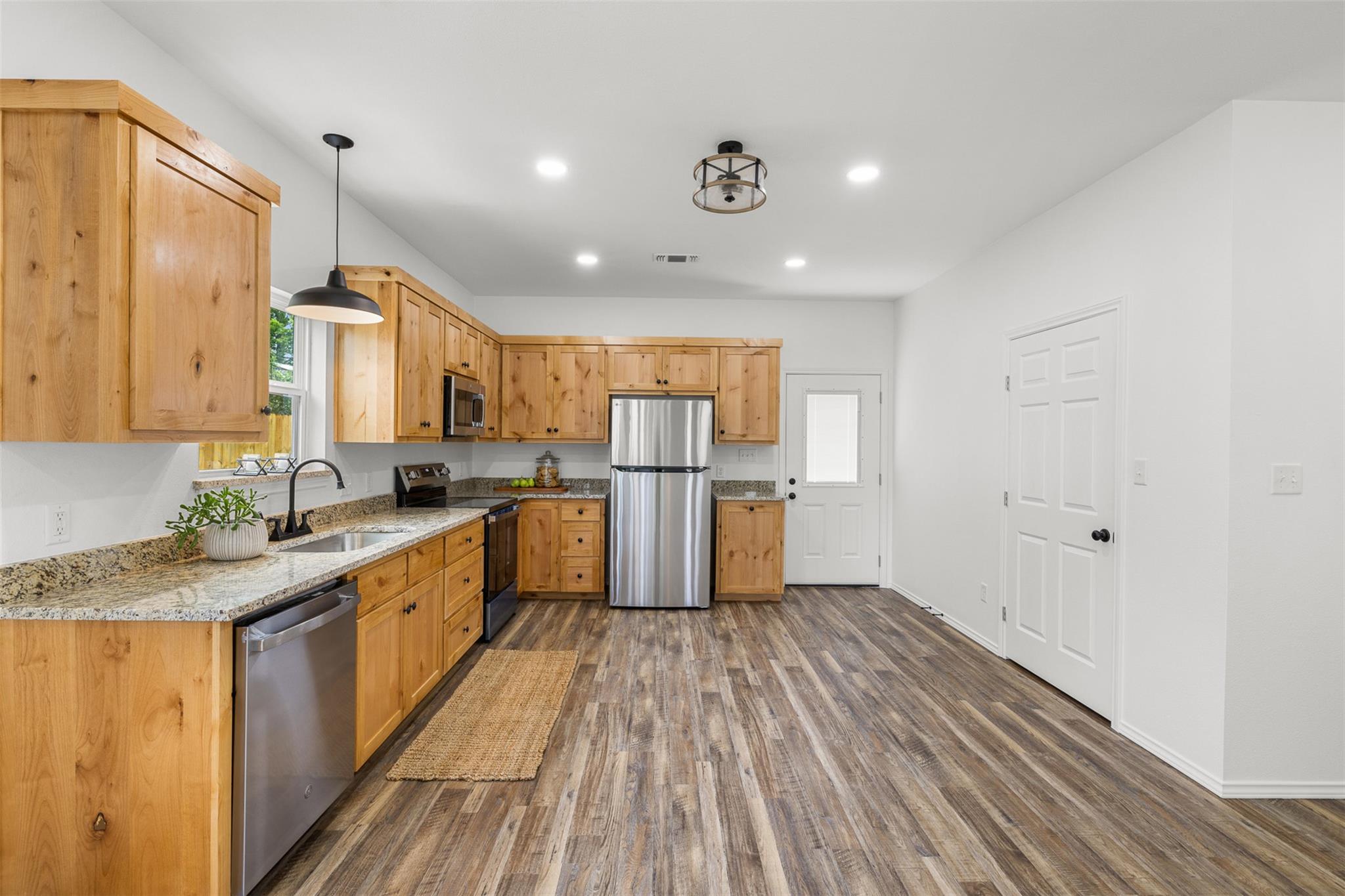 1110 Caldwell, Lexington, TX 78947