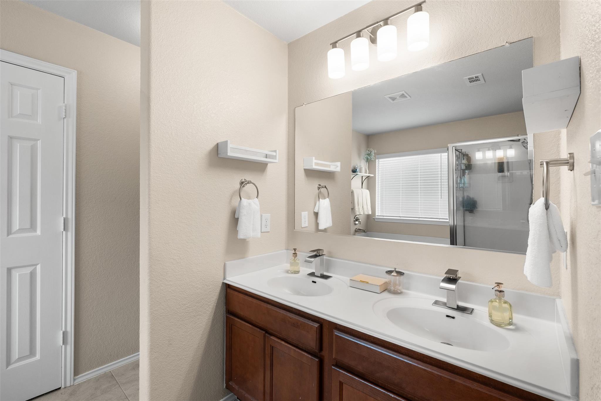 137 Barn Owl Loop, Leander, TX 78641