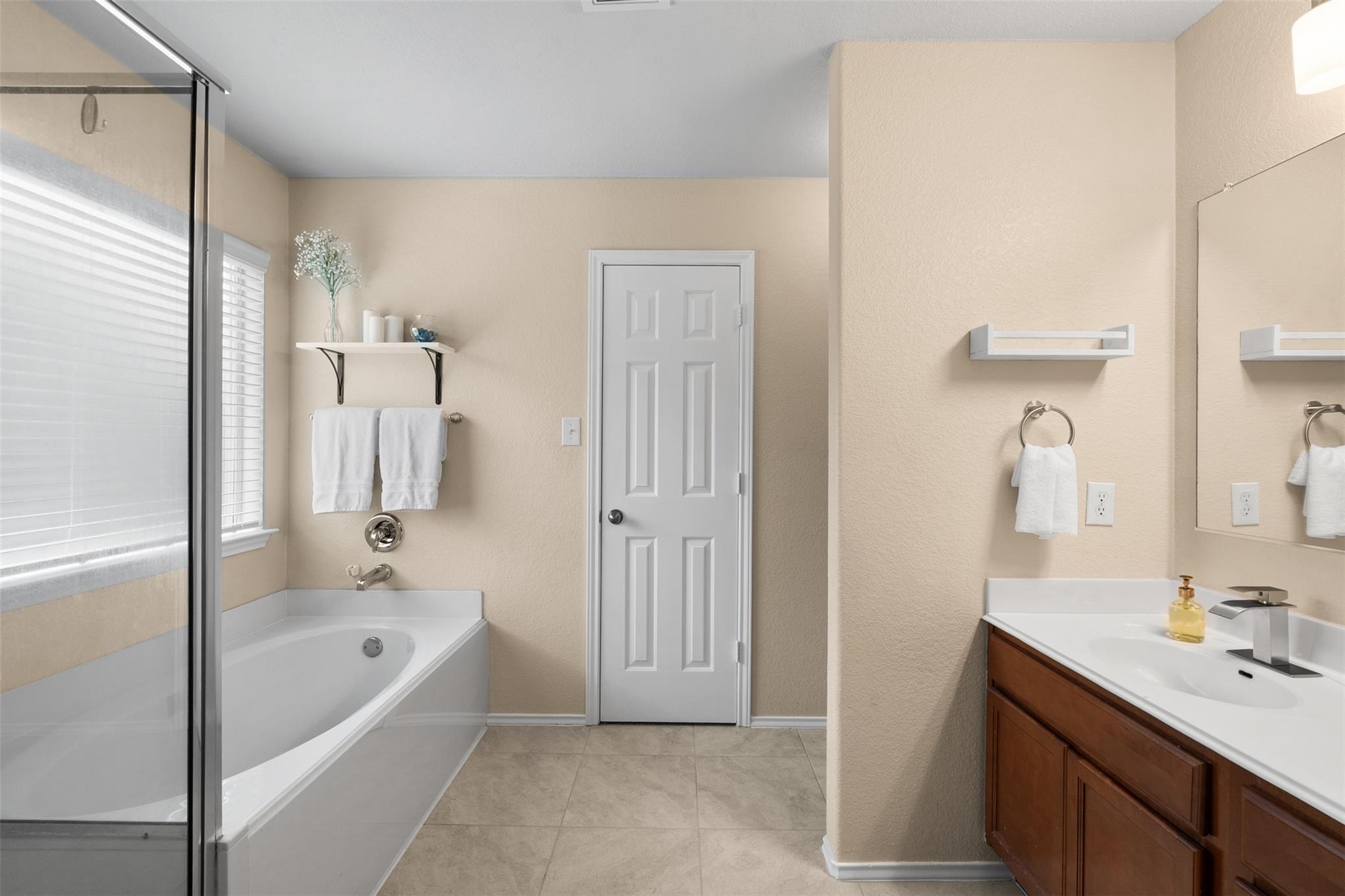 137 Barn Owl Loop, Leander, TX 78641
