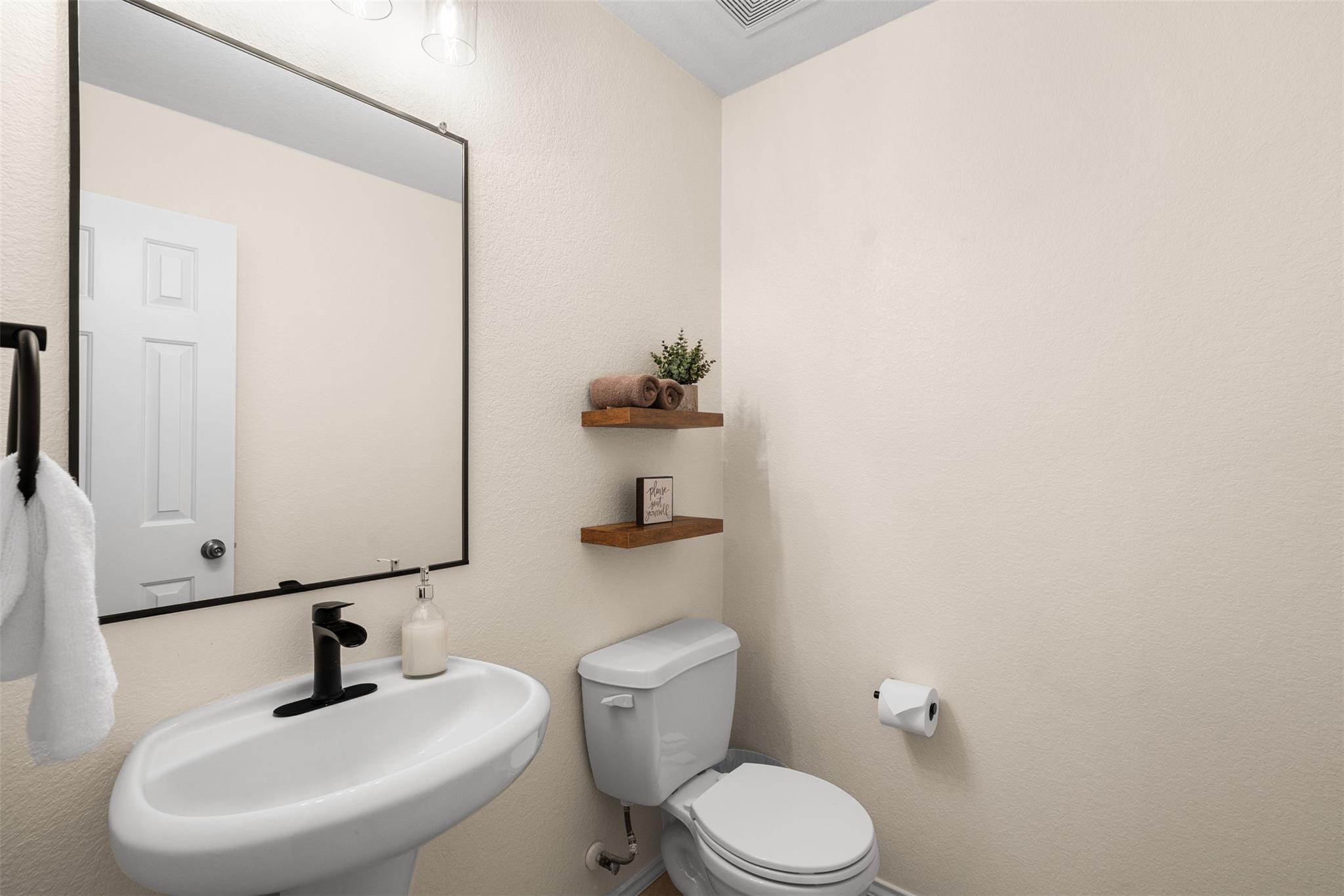 137 Barn Owl Loop, Leander, TX 78641