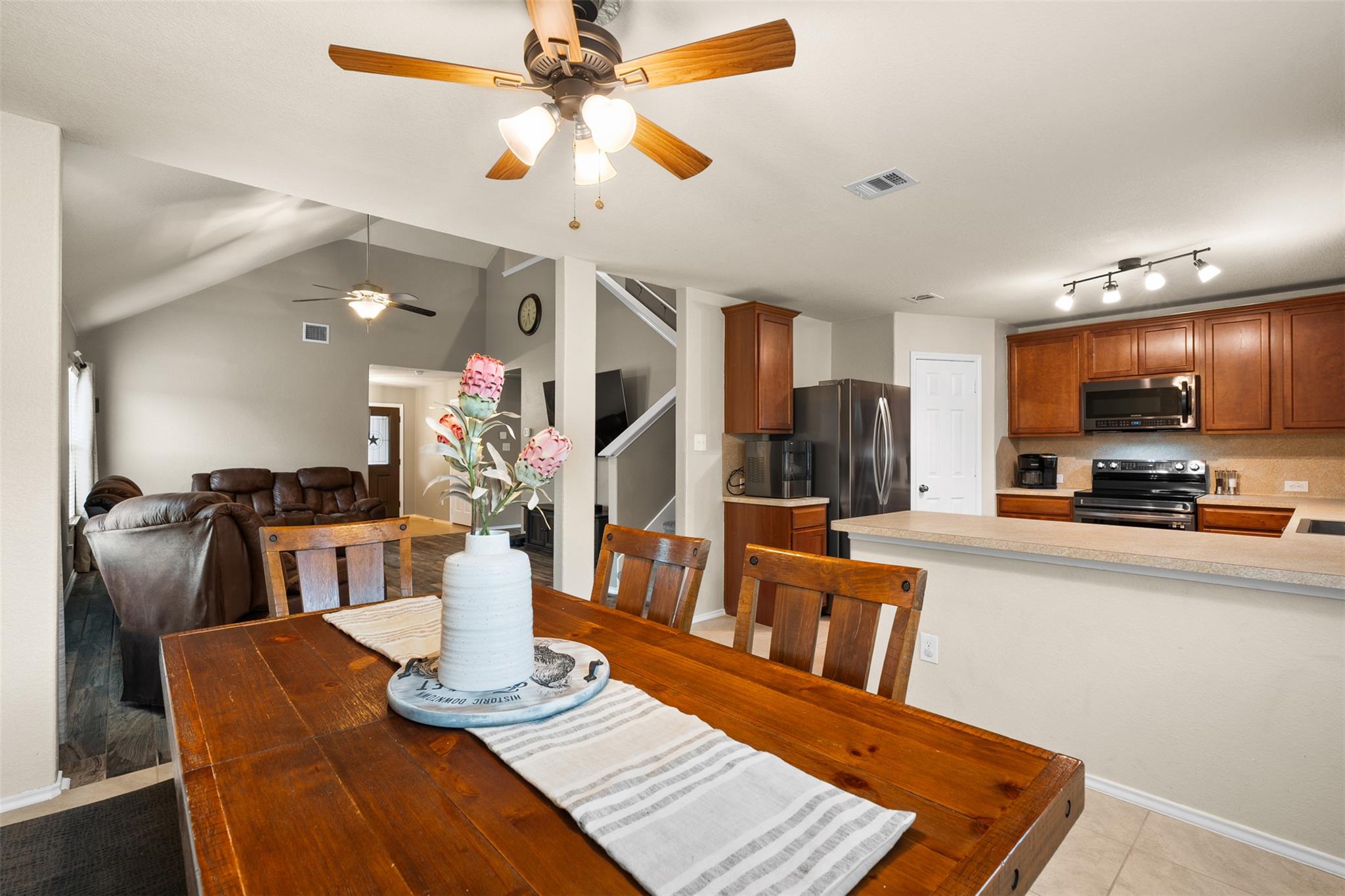 137 Barn Owl Loop, Leander, TX 78641