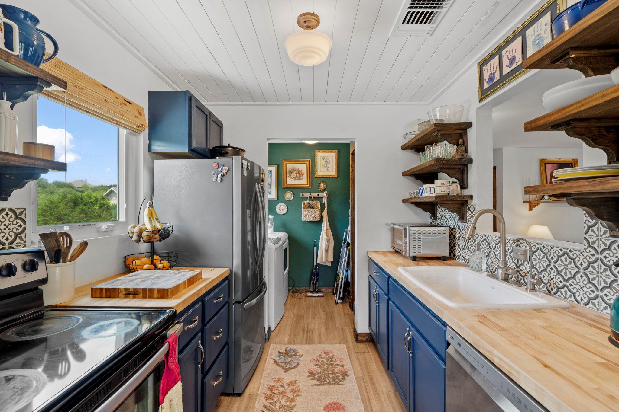 10006 Janet Loop, Dripping Springs, TX 78620