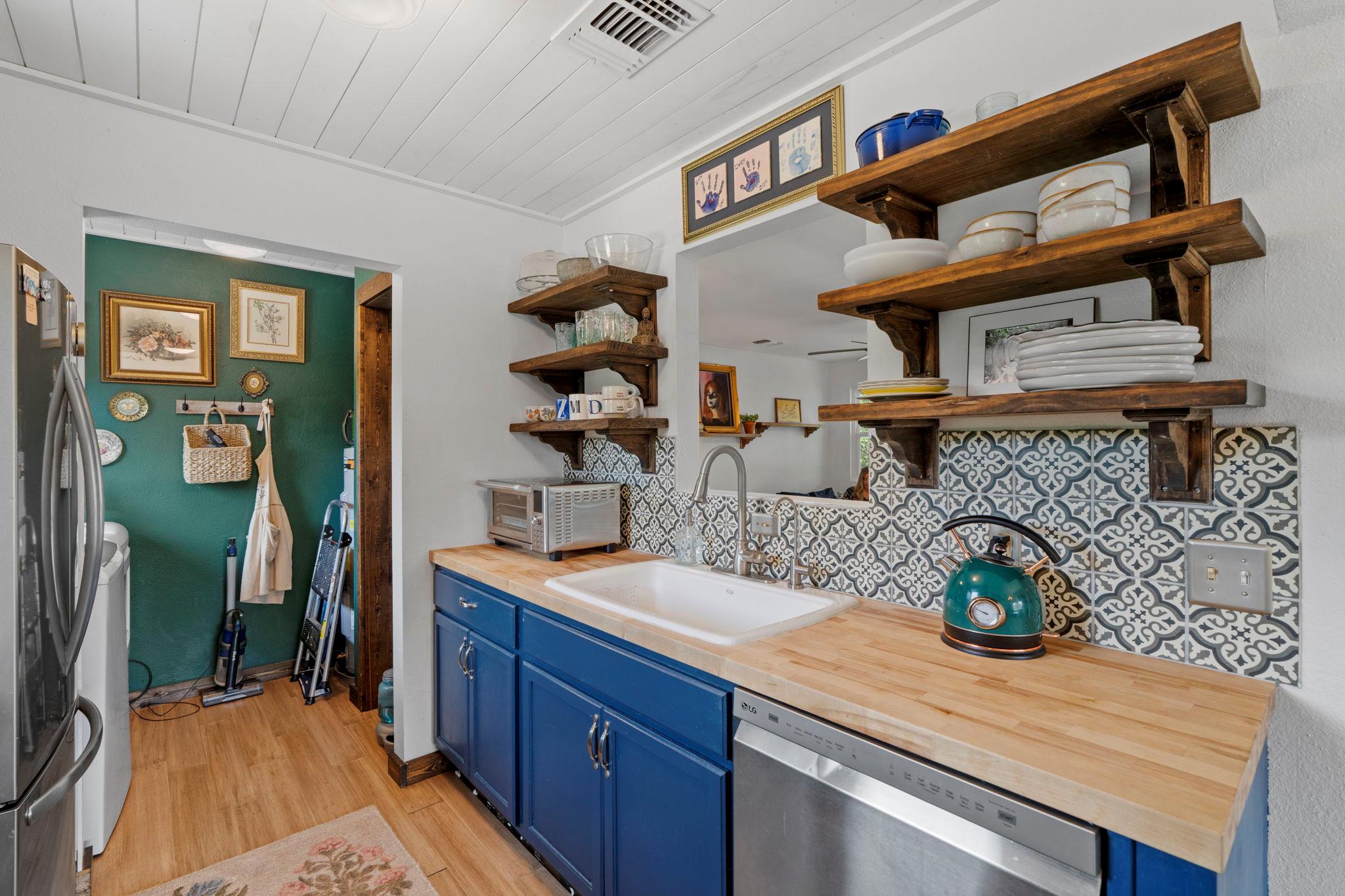 10006 Janet Loop, Dripping Springs, TX 78620