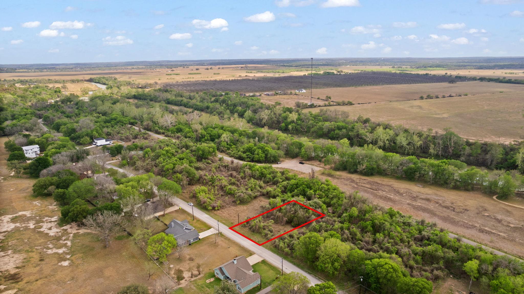 183 Kahana Ln, Bastrop, TX 78602
