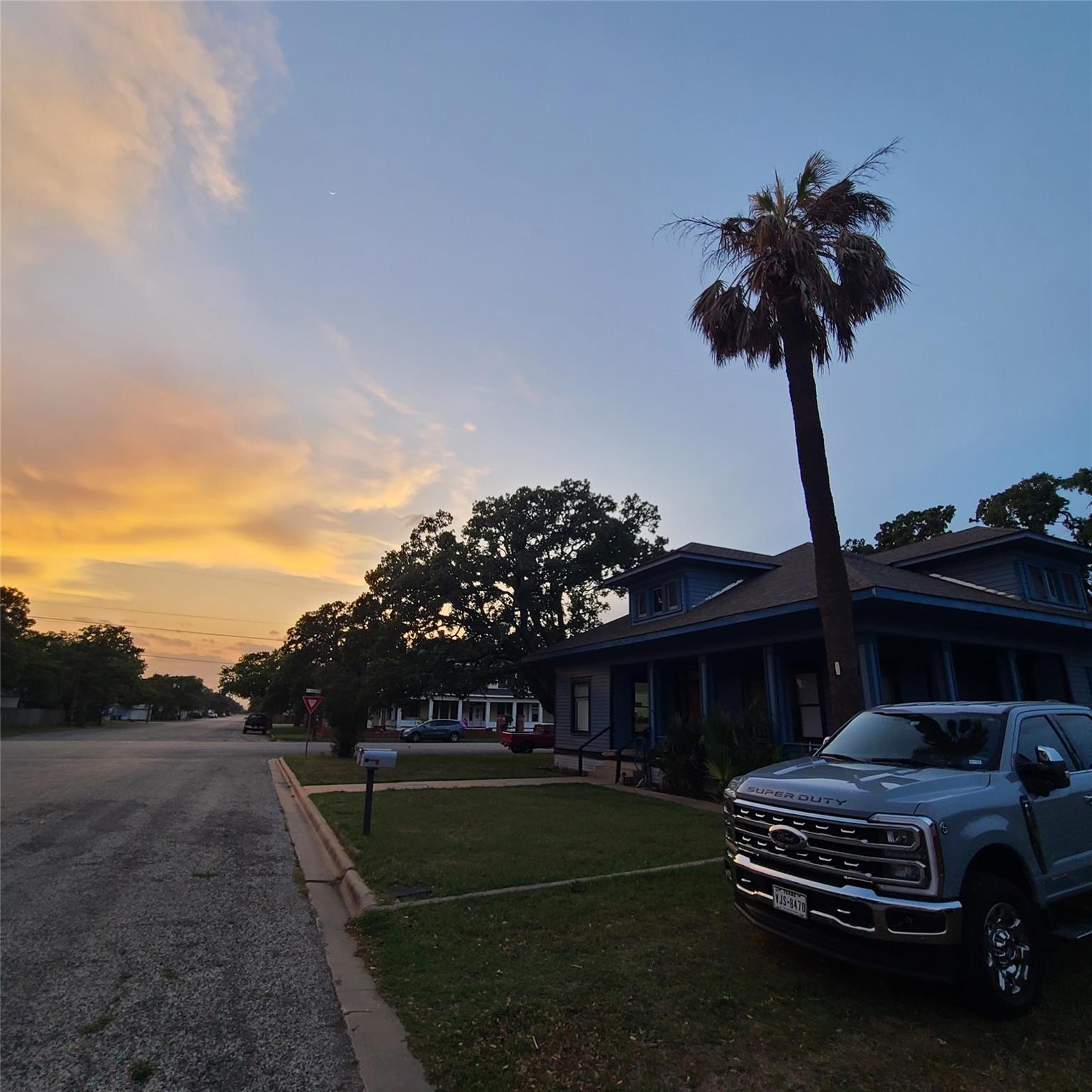 615 E Washington St, Giddings, TX 78942