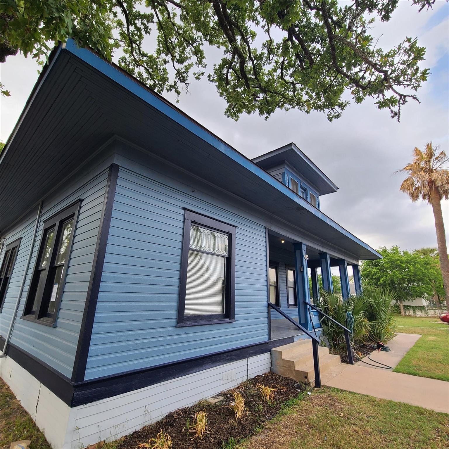 615 E Washington St, Giddings, TX 78942