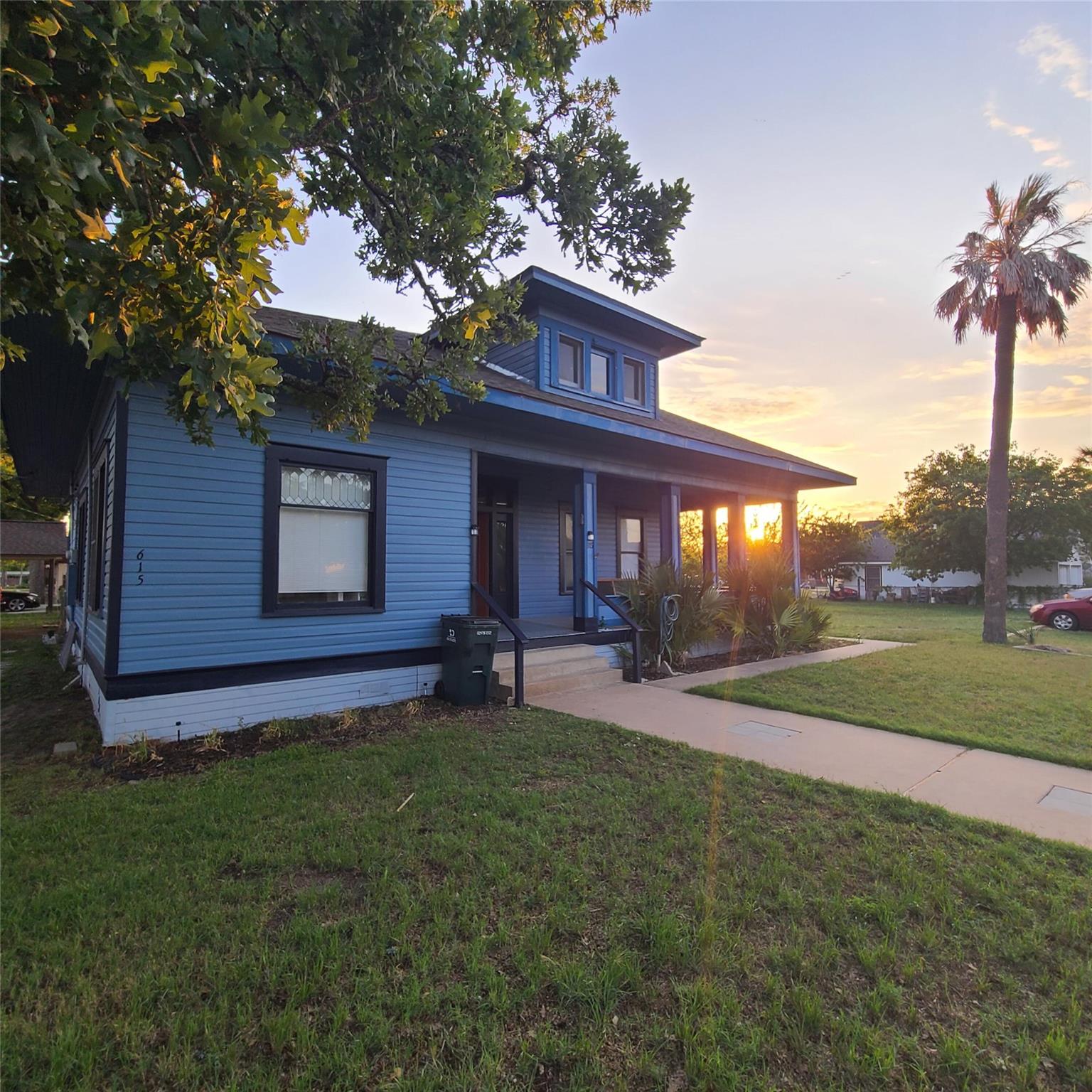 615 E Washington St, Giddings, TX 78942