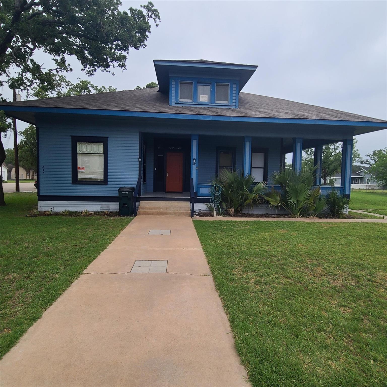 615 E Washington St, Giddings, TX 78942