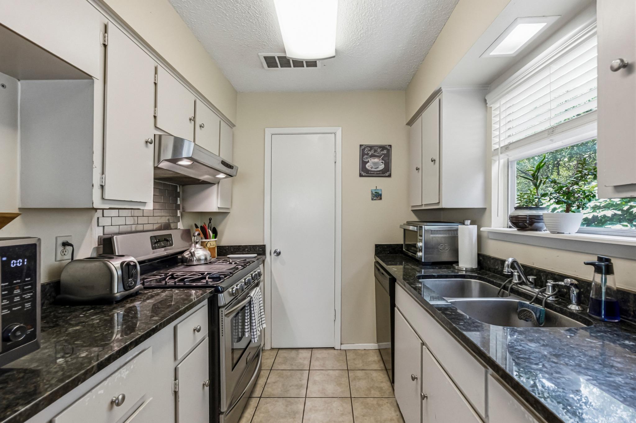 4910 Sylvandale Dr, Austin, TX 78745