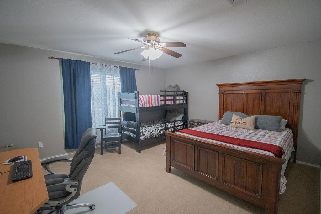 200 Floating Leaf Dr, Hutto, TX 78634